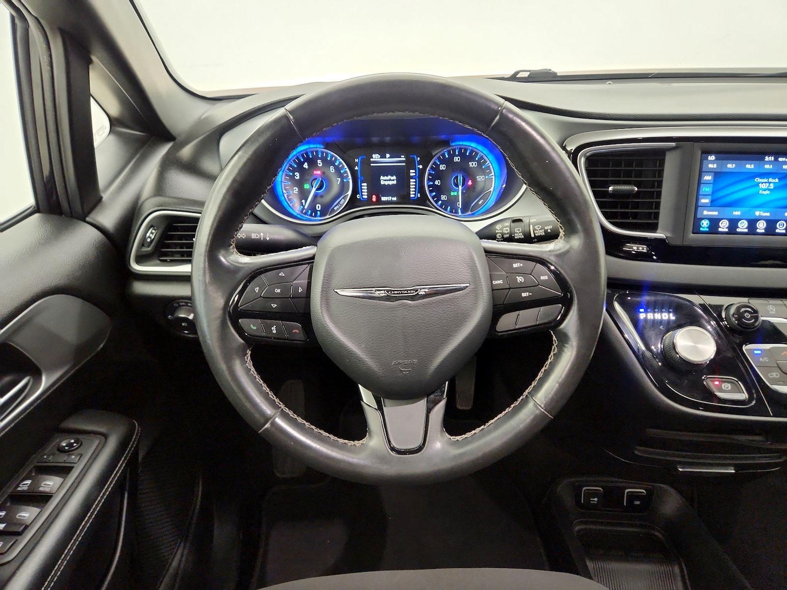 2020 Chrysler Pacifica Touring - Photo 10