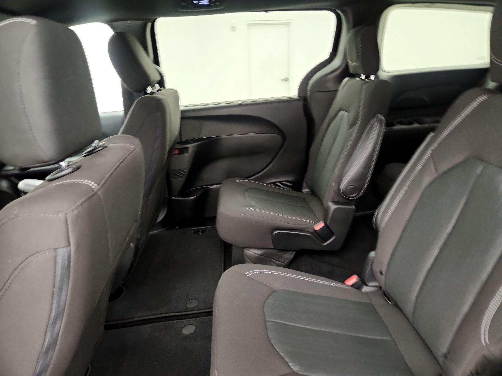 Thumbnail: 2020 Chrysler Pacifica - 19