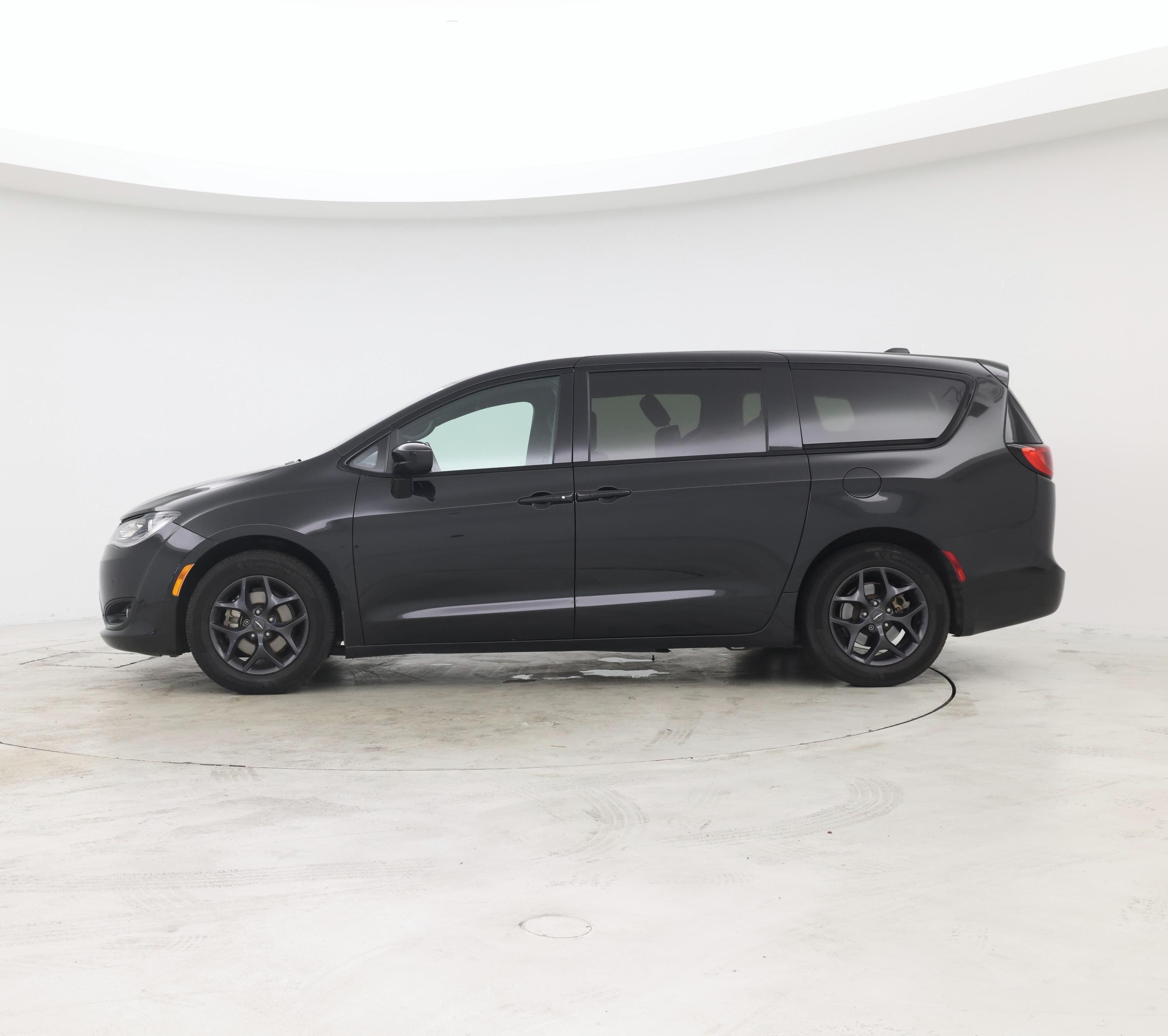 Thumbnail: 2020 Chrysler Pacifica - 3