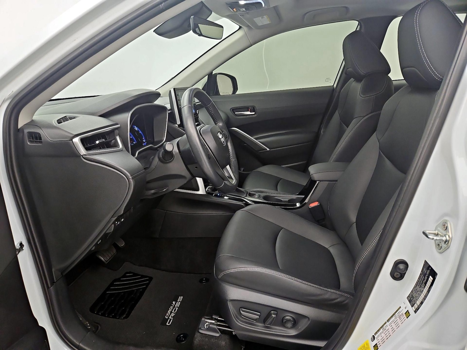 2022 Toyota Corolla Cross XLE - Photo 12