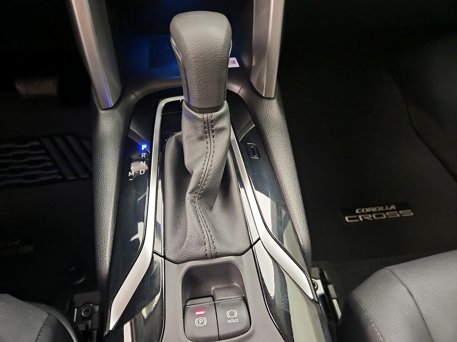 2022 Toyota Corolla Cross XLE - Photo 18