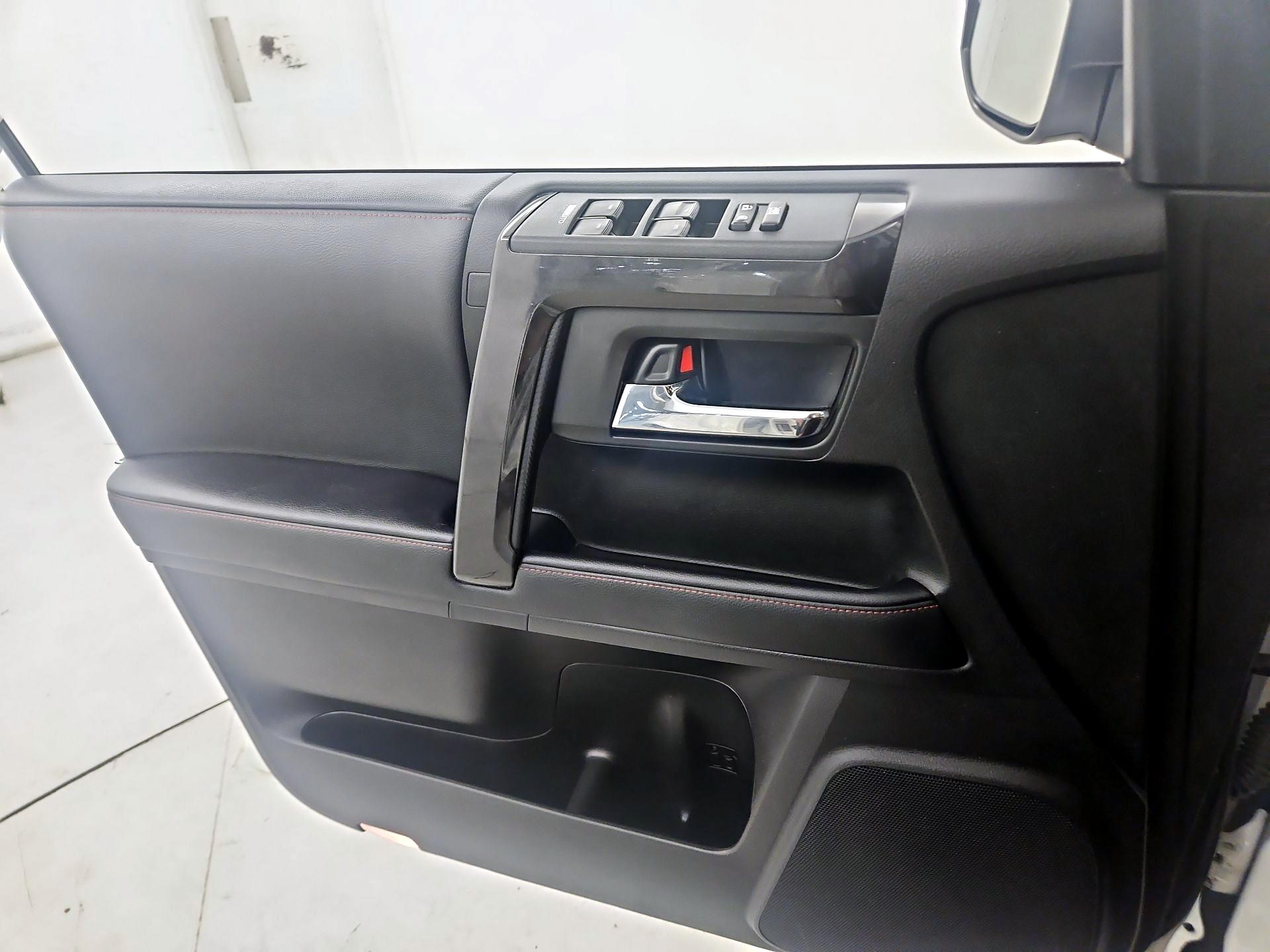 Thumbnail: 2021 Toyota 4Runner - 12