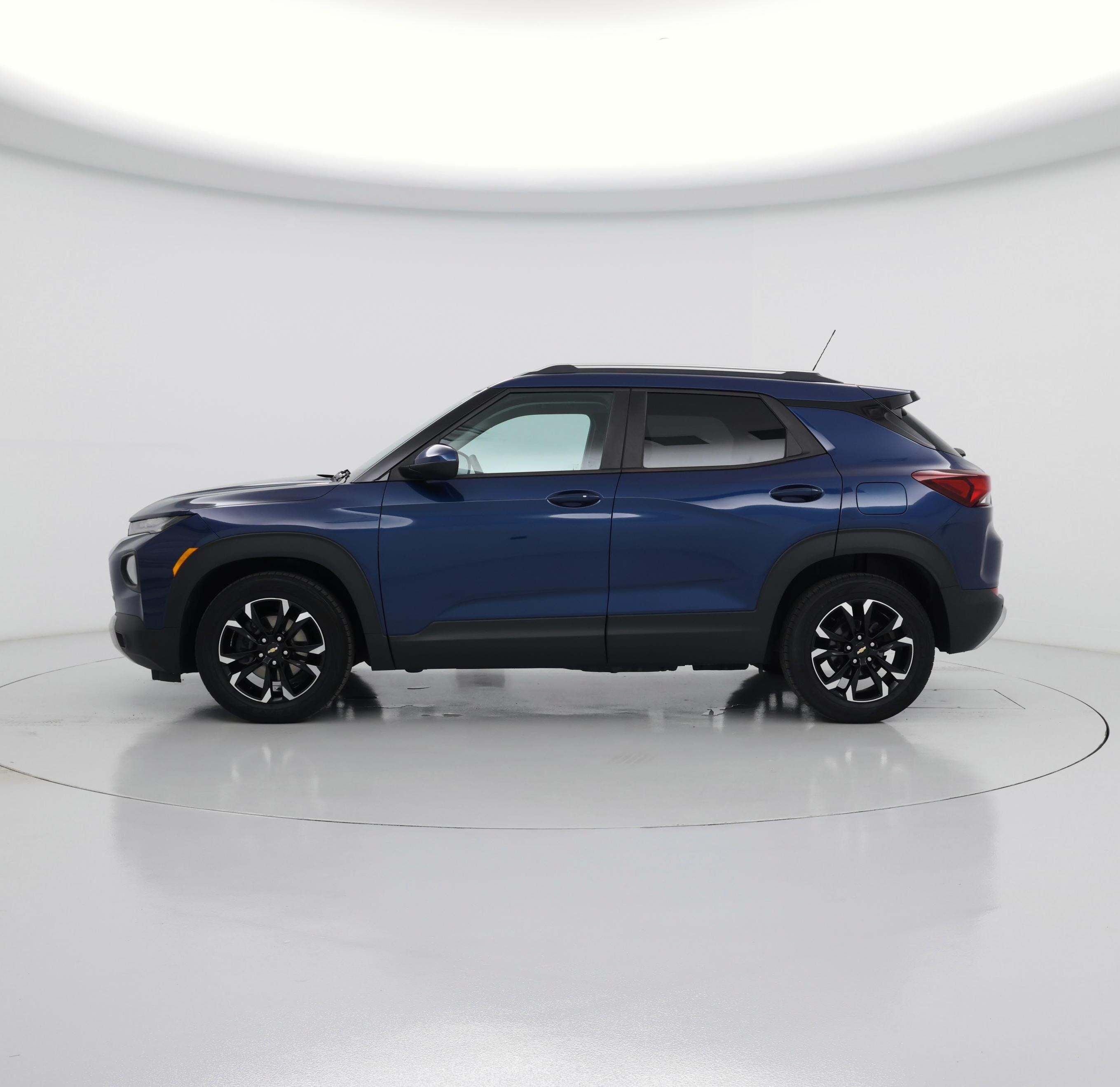 Thumbnail: 2021 Chevrolet TrailBlazer - 3