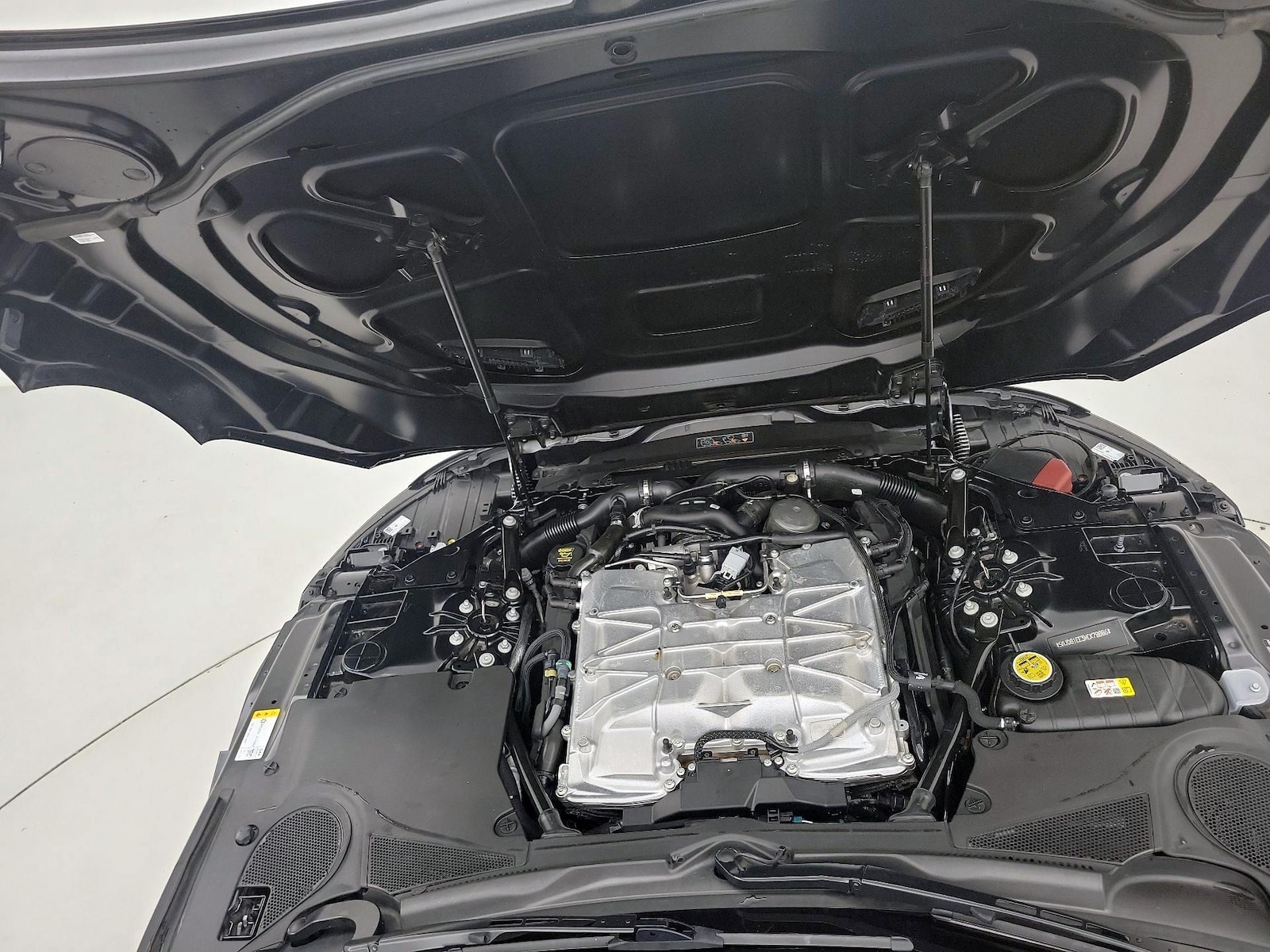 2022 Jaguar F-TYPE R-Dynamic - Photo 23