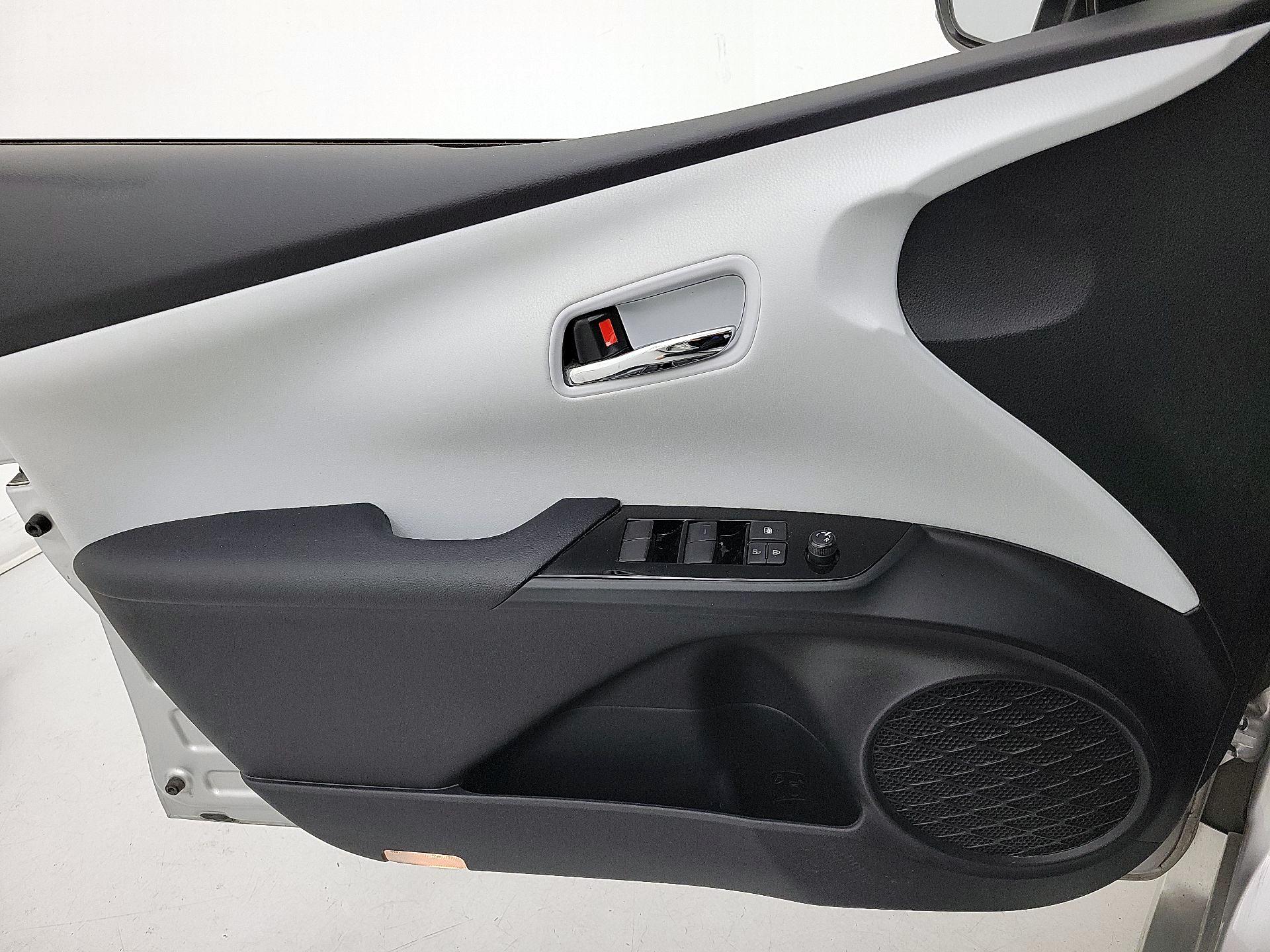 Thumbnail: 2022 Toyota Prius - 12