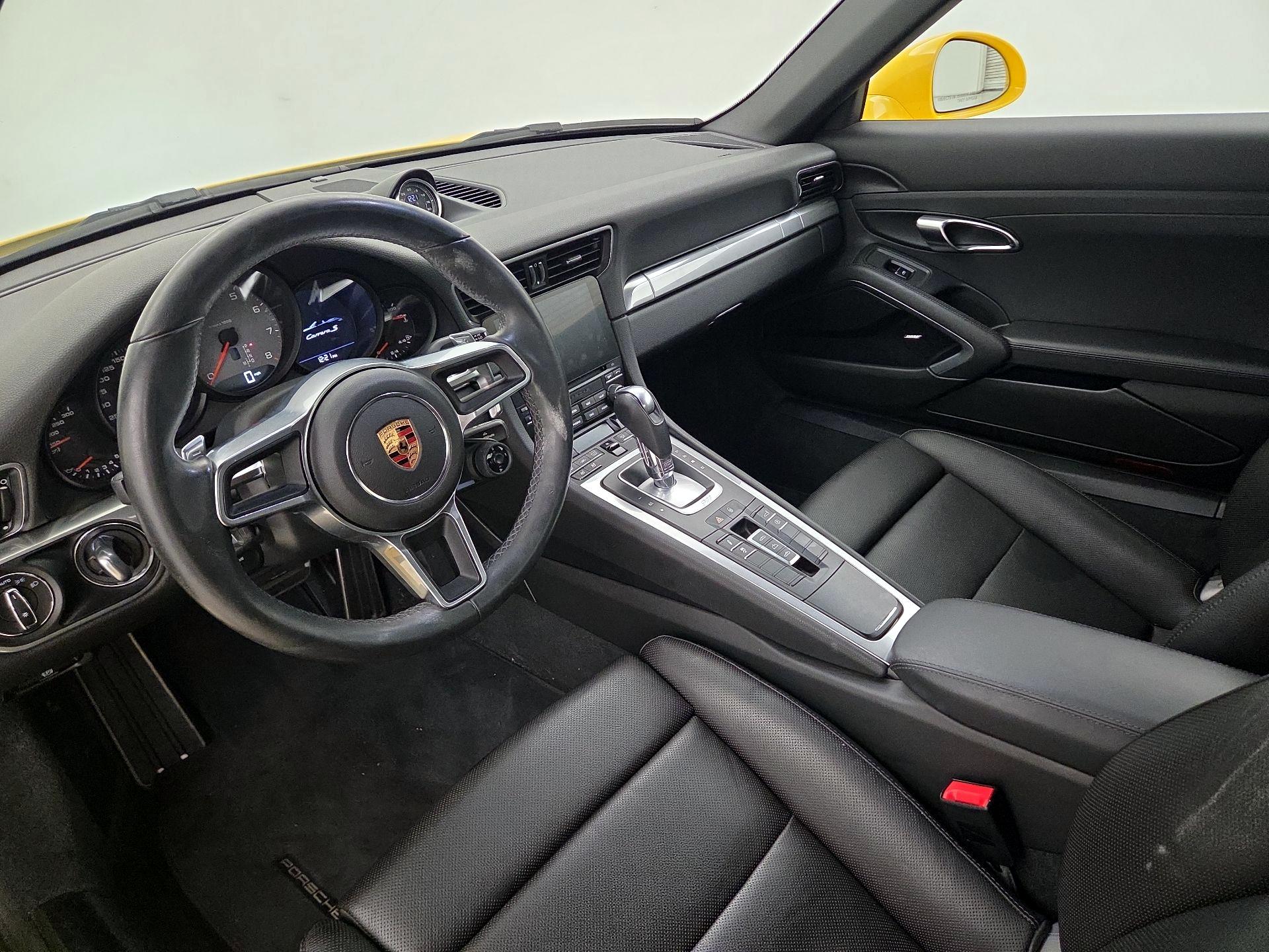 Thumbnail: 2019 Porsche 911 - 9