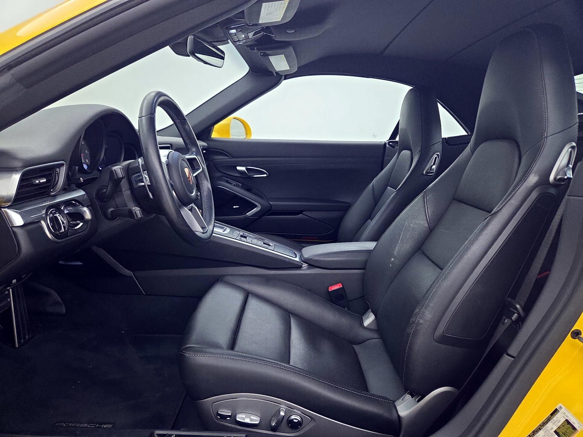 Thumbnail: 2019 Porsche 911 - 11
