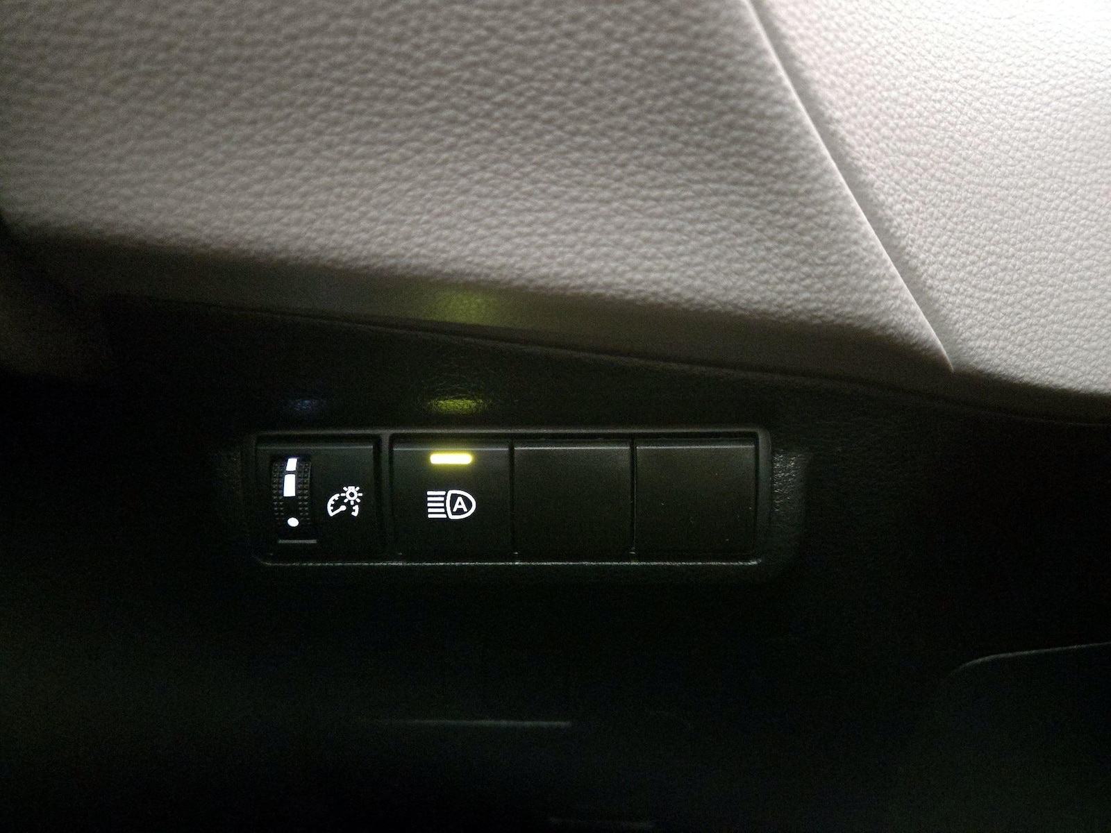 2024 Toyota Corolla Cross LE - Photo 14