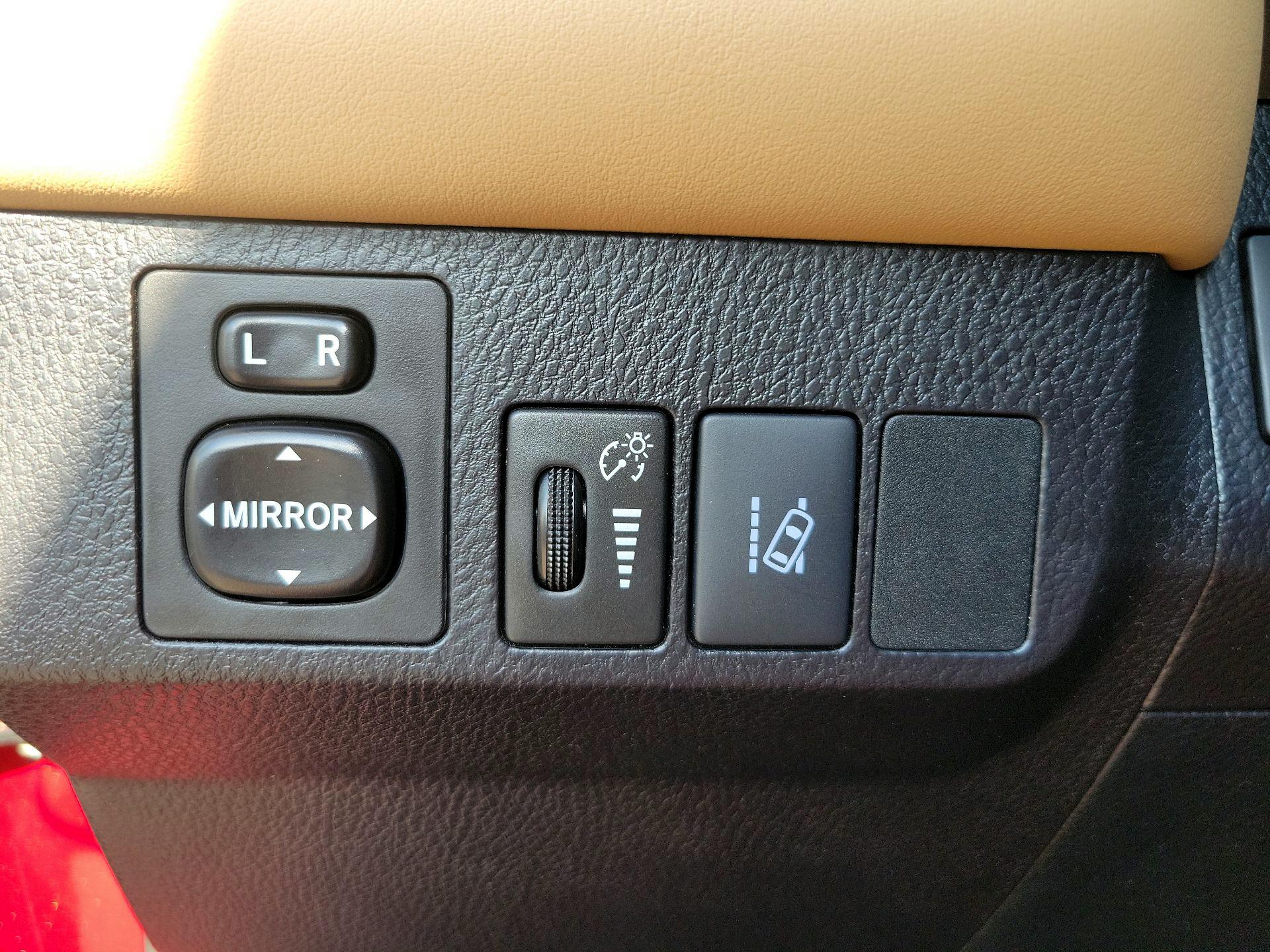 Thumbnail: 2018 Toyota RAV4 - 13