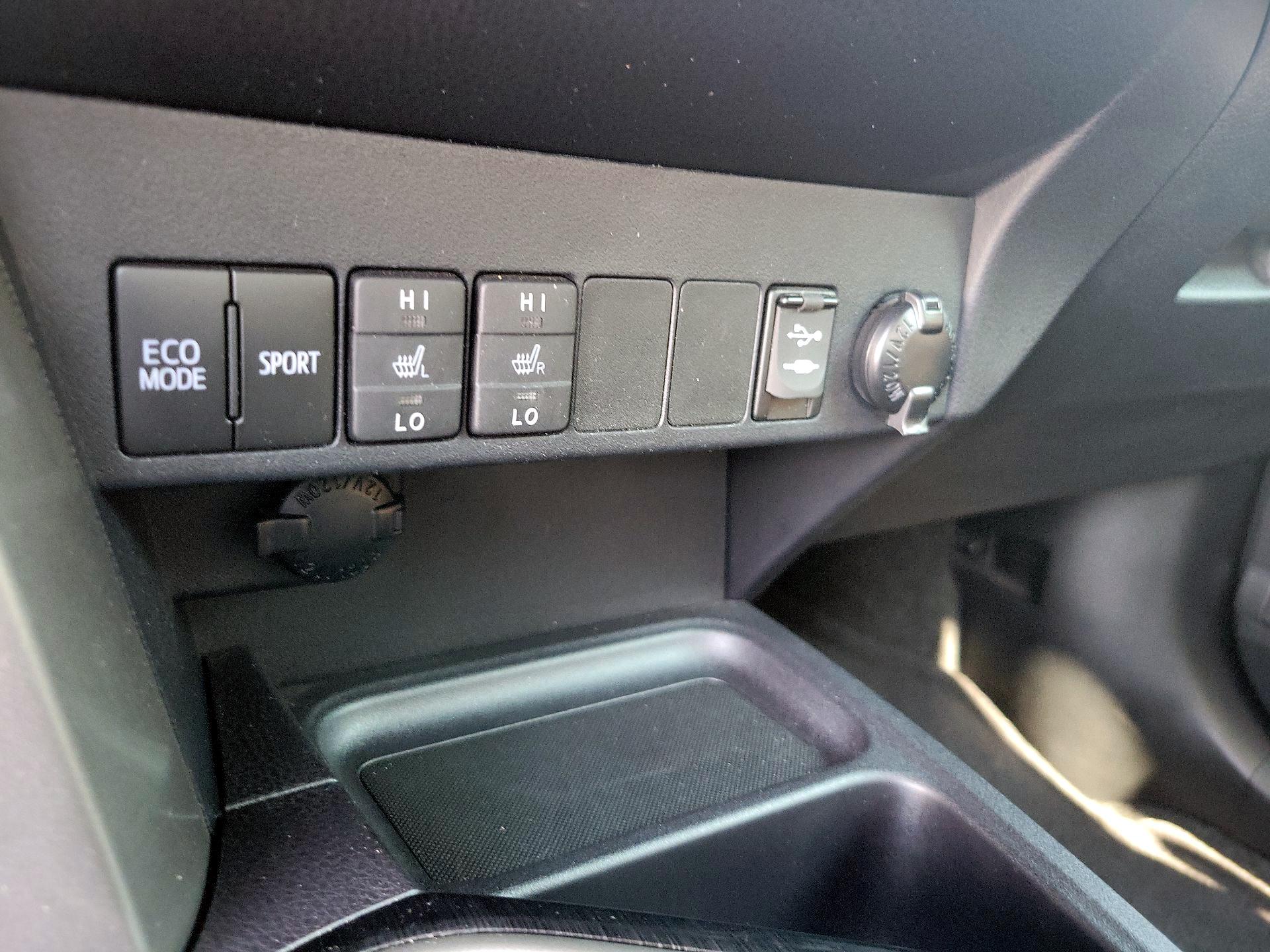 Thumbnail: 2018 Toyota RAV4 - 19