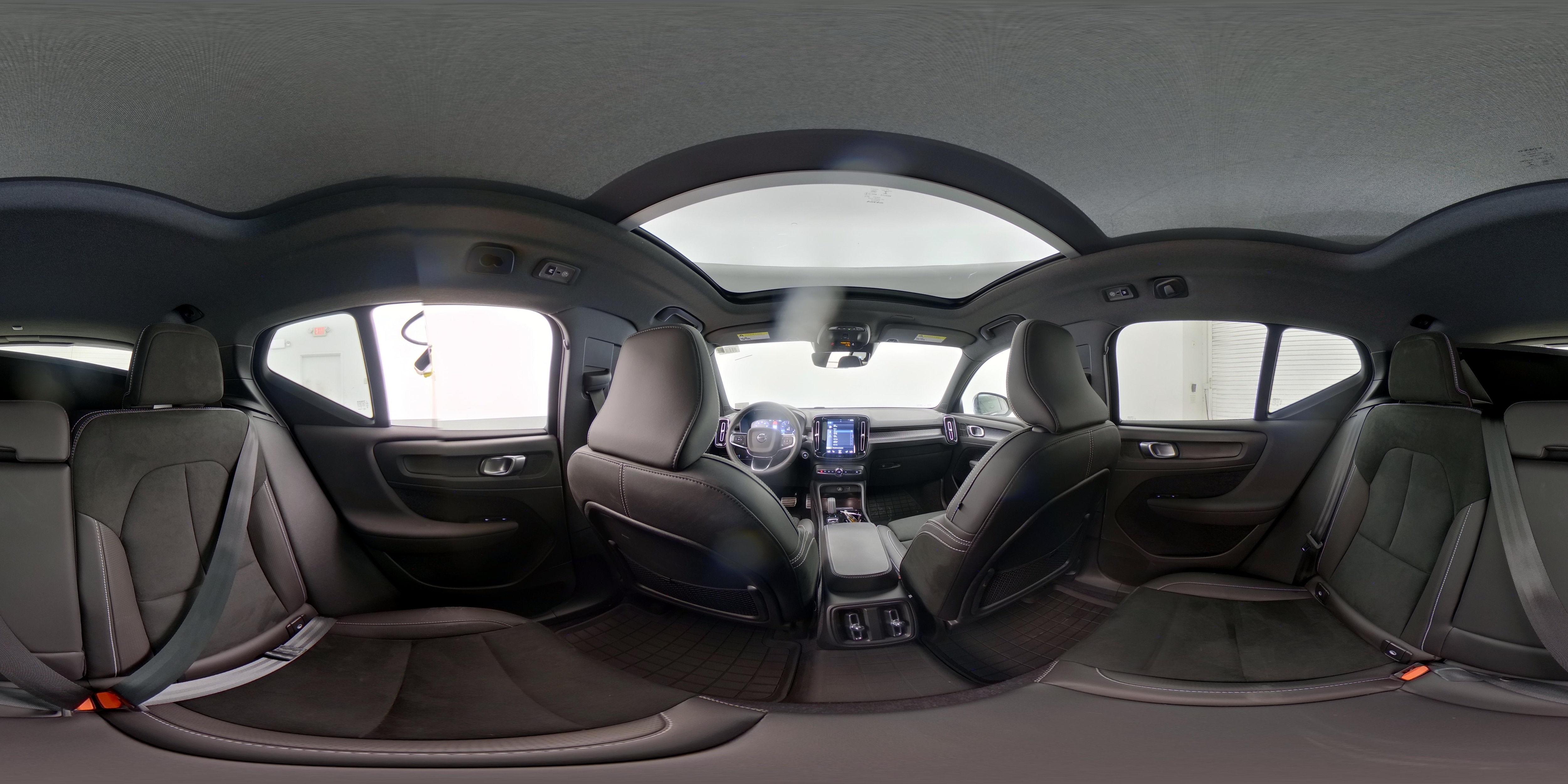 2021 Volvo XC40 R-Design - Photo 26