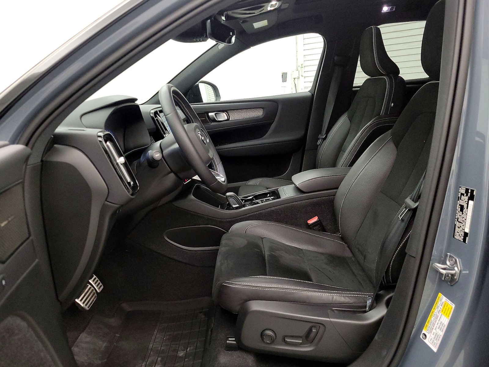 2021 Volvo XC40 R-Design - Photo 12