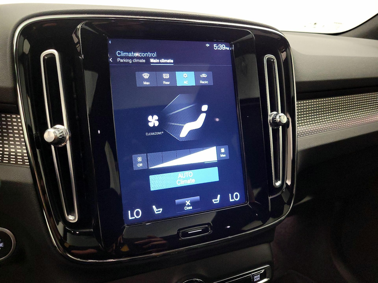 2021 Volvo XC40 R-Design - Photo 17