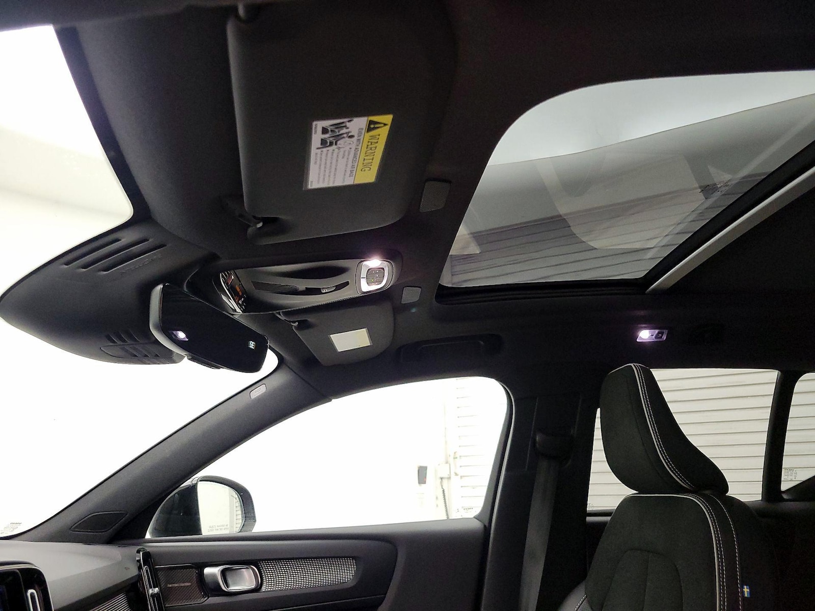 2021 Volvo XC40 R-Design - Photo 20