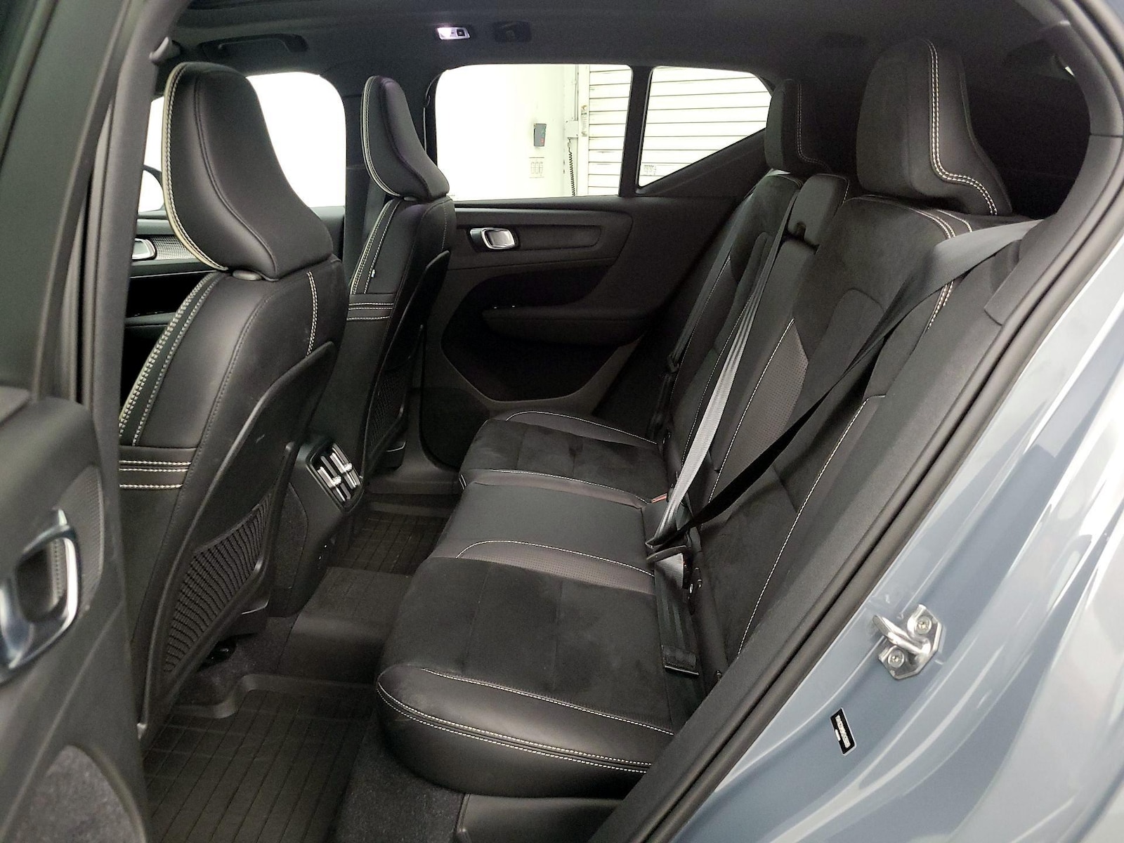 2021 Volvo XC40 R-Design - Photo 21