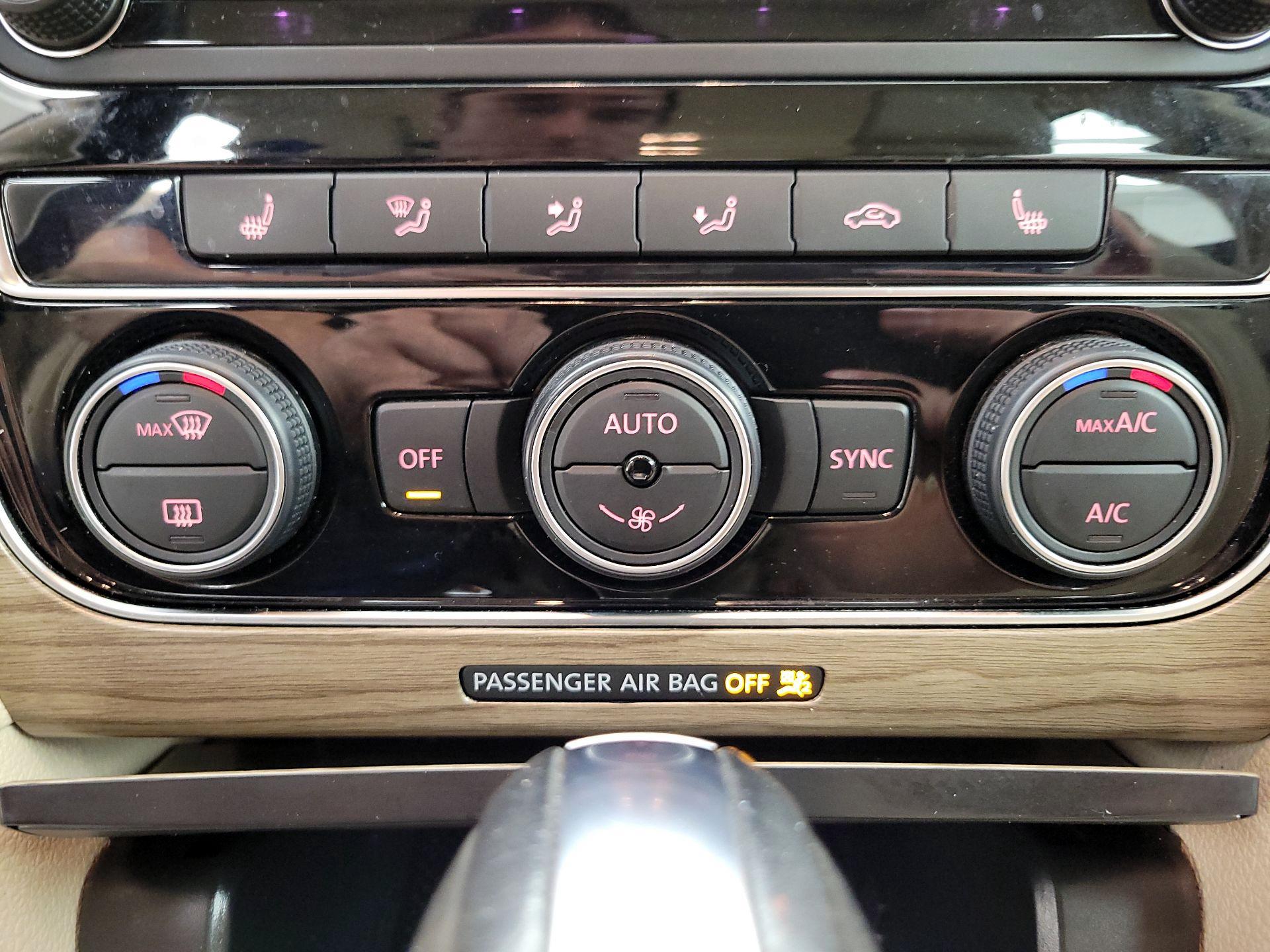 Thumbnail: 2018 Volkswagen Passat - 16