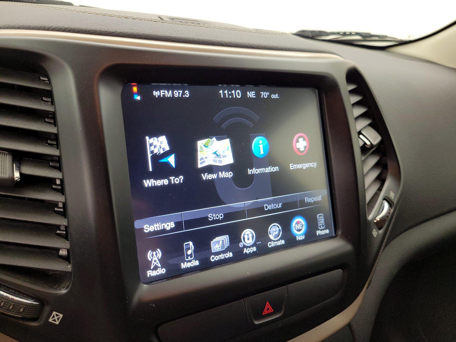 Thumbnail: 2017 Jeep Cherokee - 12