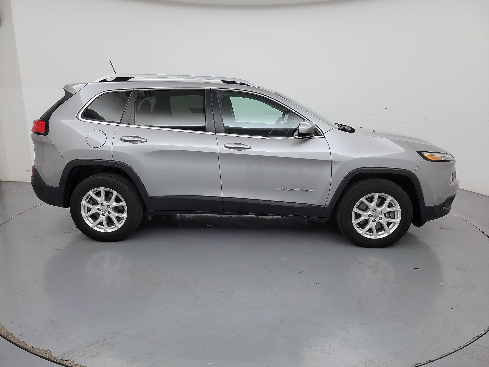 Thumbnail: 2017 Jeep Cherokee - 4