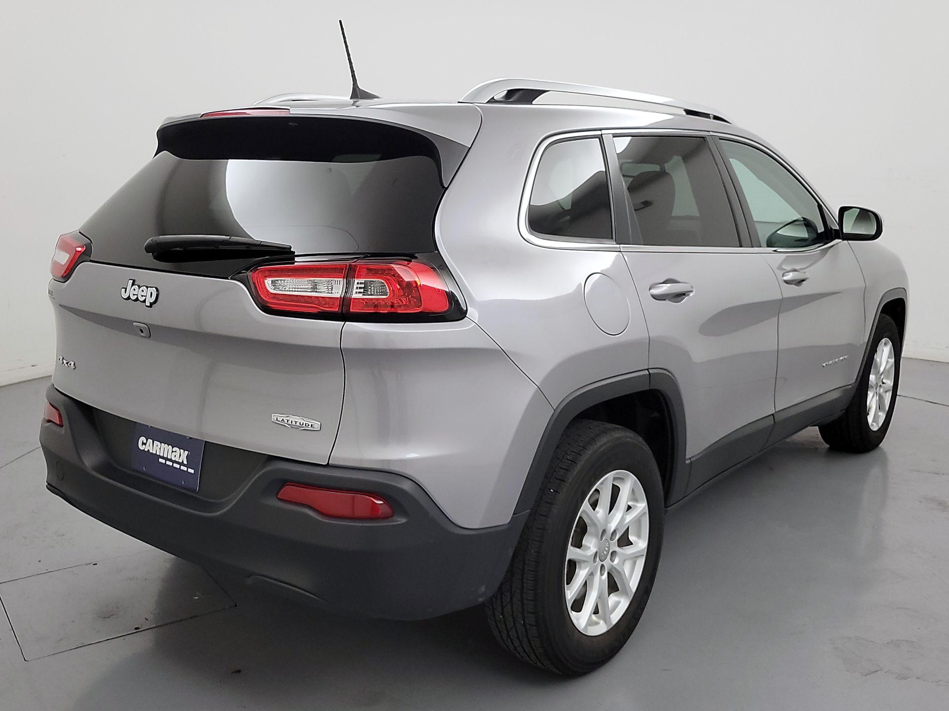 Thumbnail: 2017 Jeep Cherokee - 5