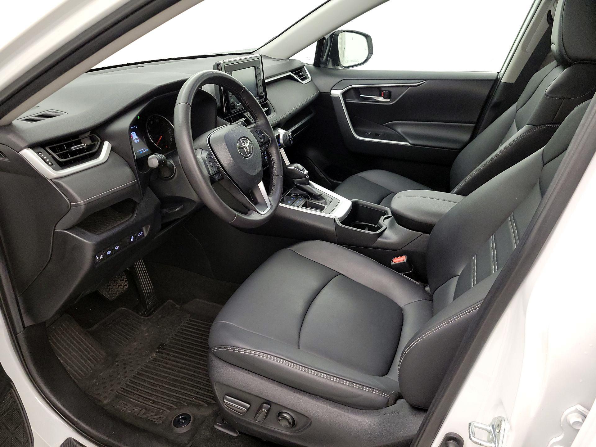 Thumbnail: 2022 Toyota RAV4 - 11