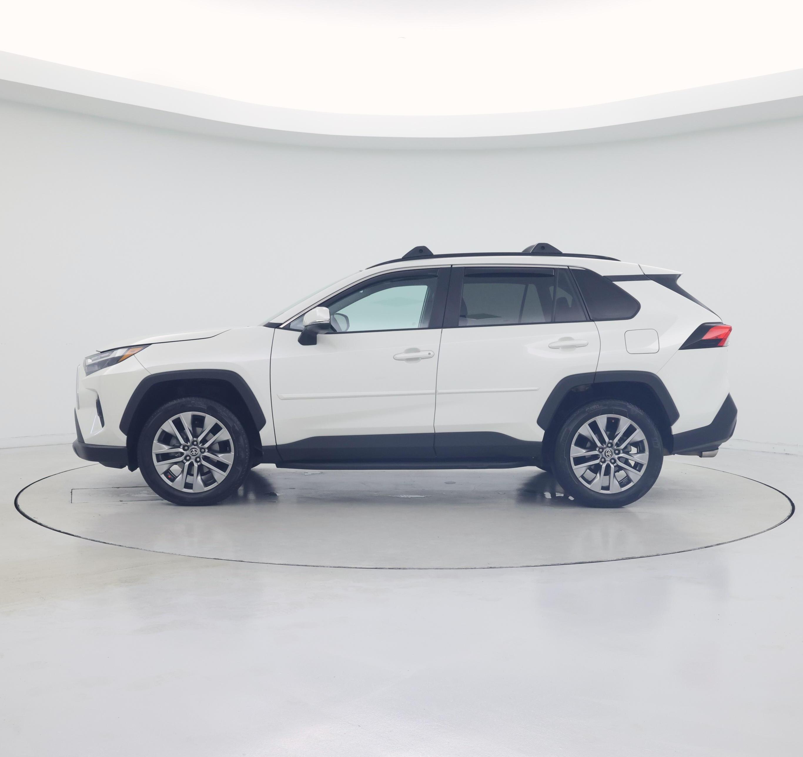 Thumbnail: 2022 Toyota RAV4 - 3