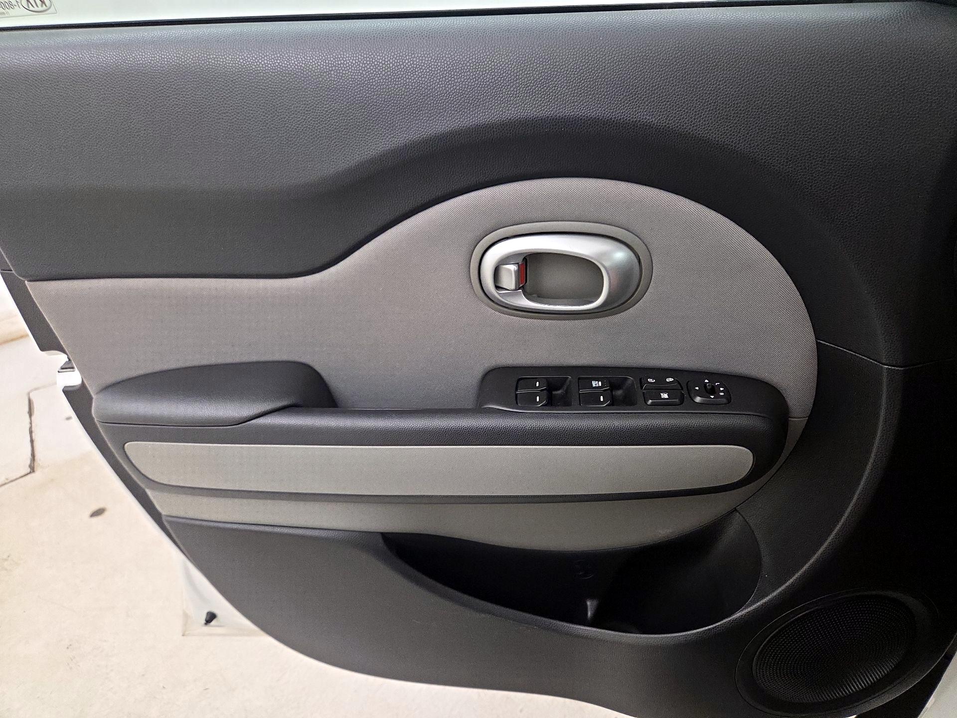 Thumbnail: 2015 Kia Soul - 12