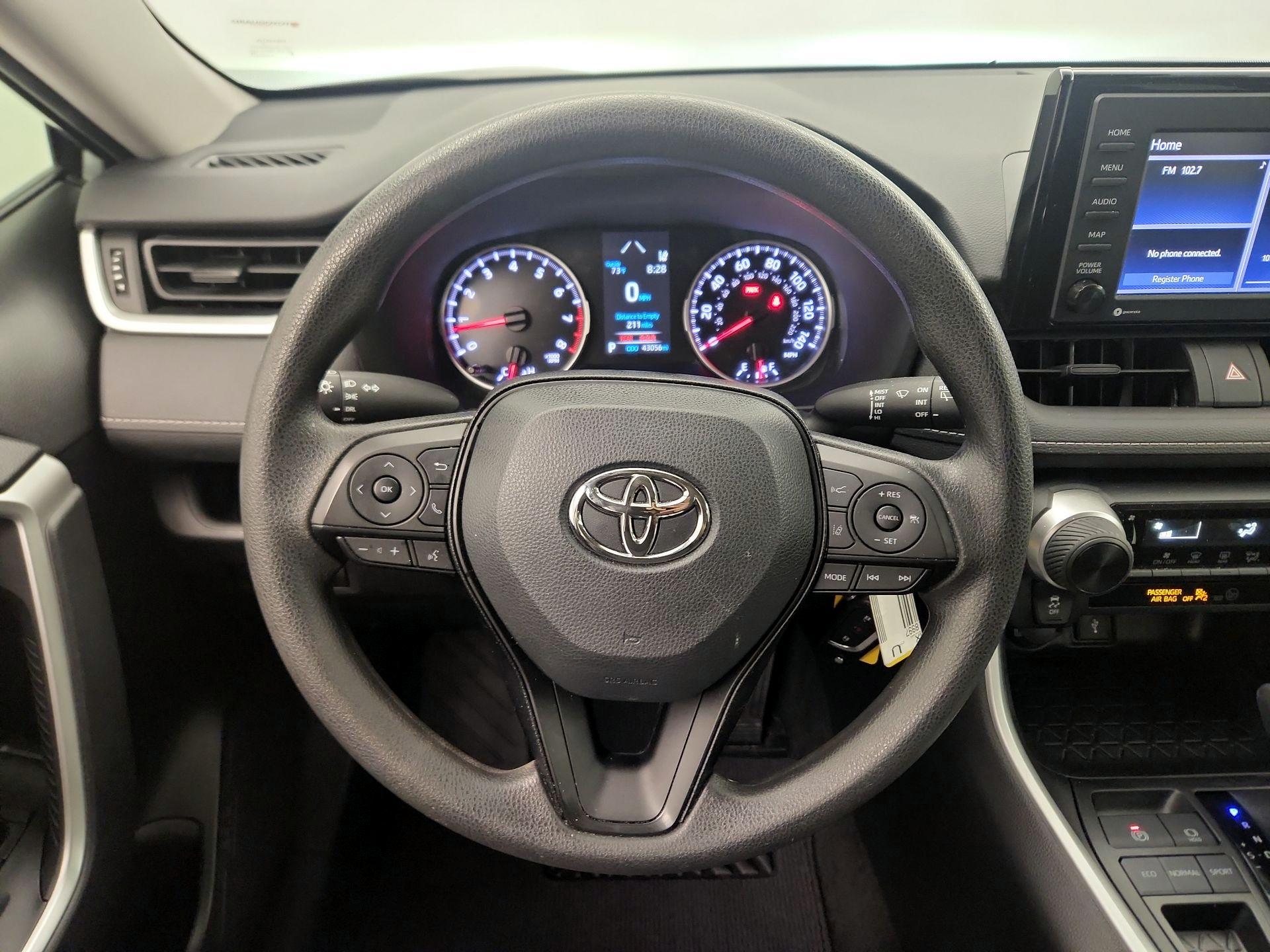 Thumbnail: 2022 Toyota RAV4 - 10