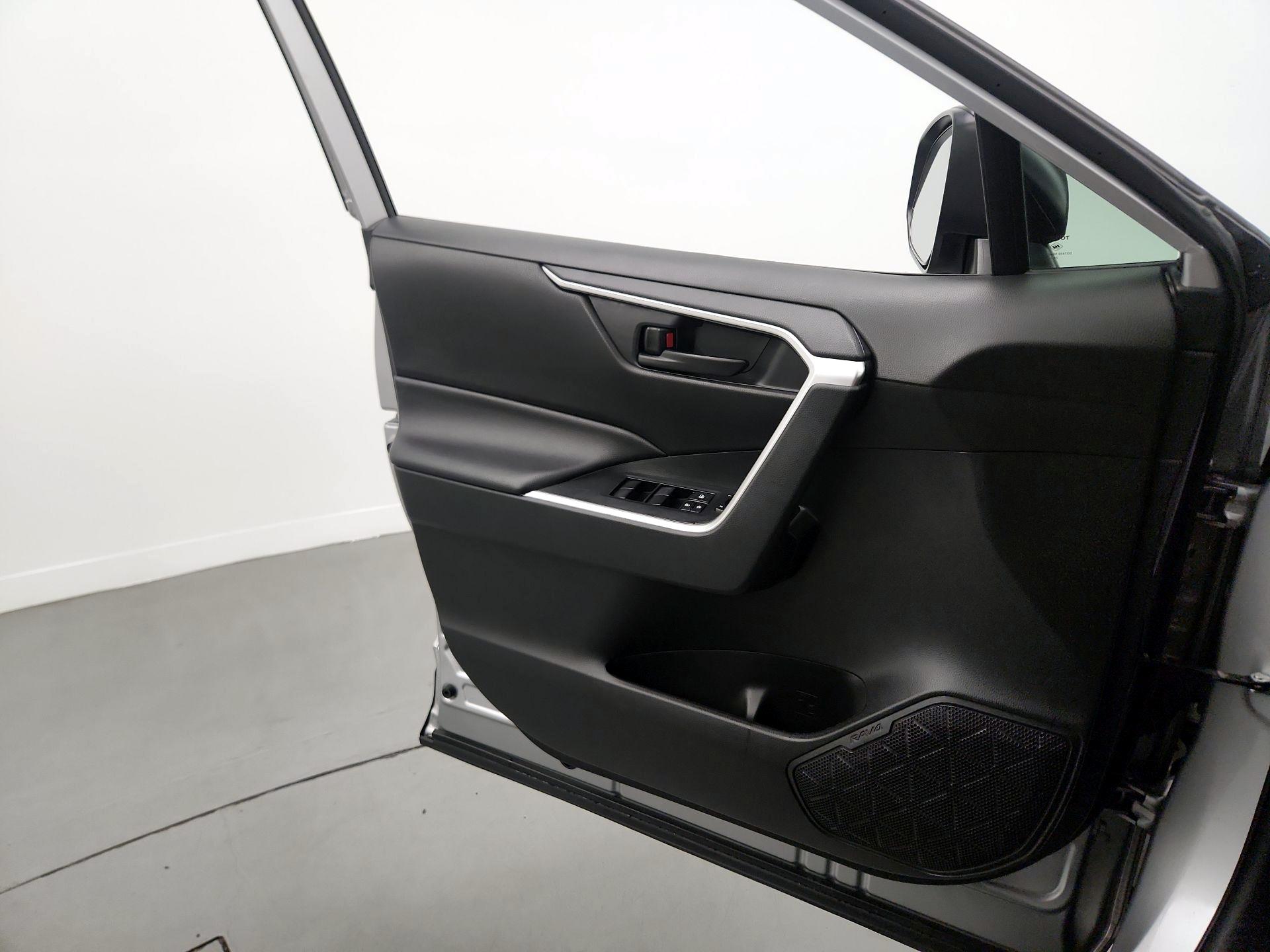 Thumbnail: 2022 Toyota RAV4 - 12