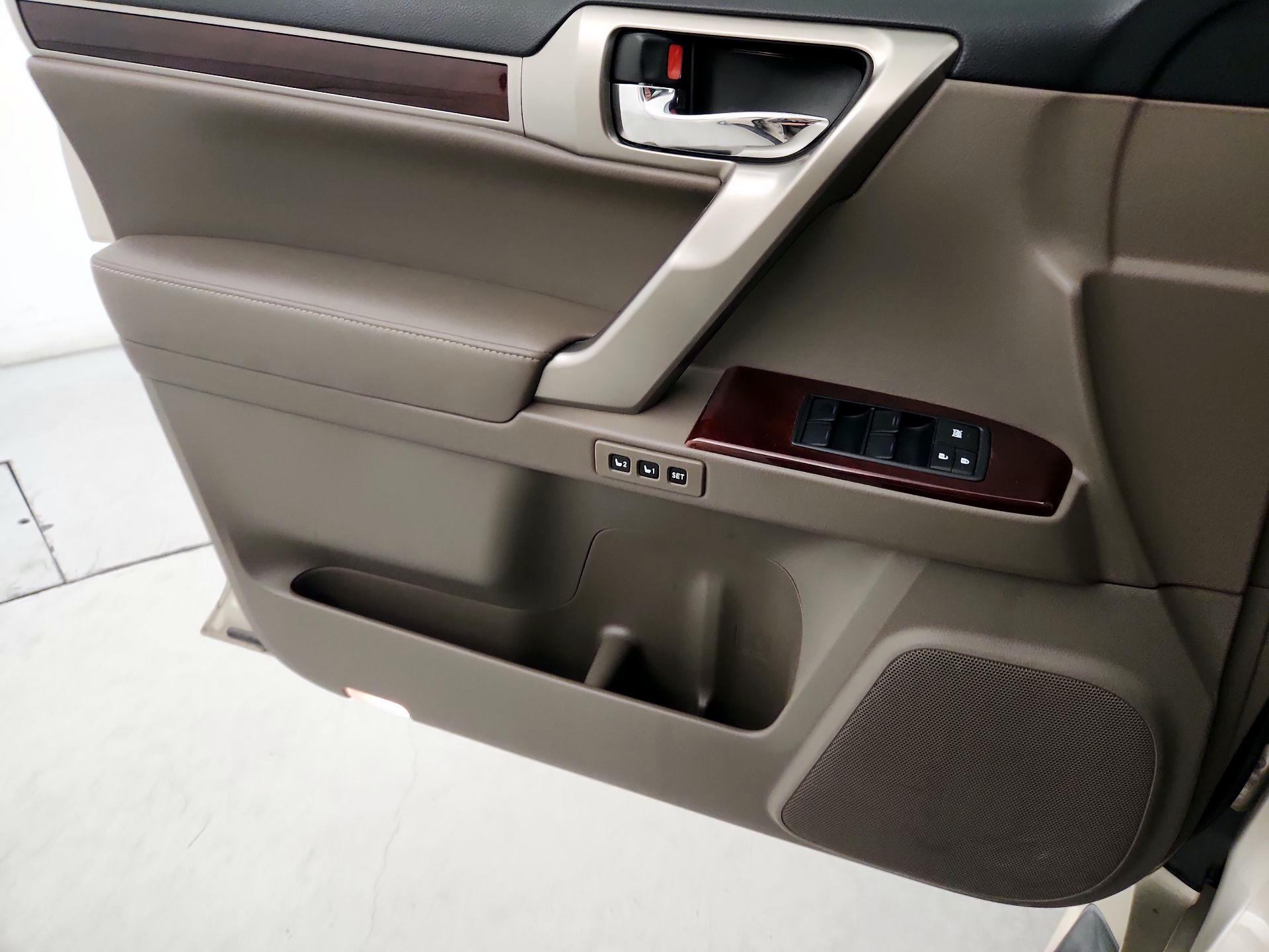 Thumbnail: 2016 Lexus GX - 12