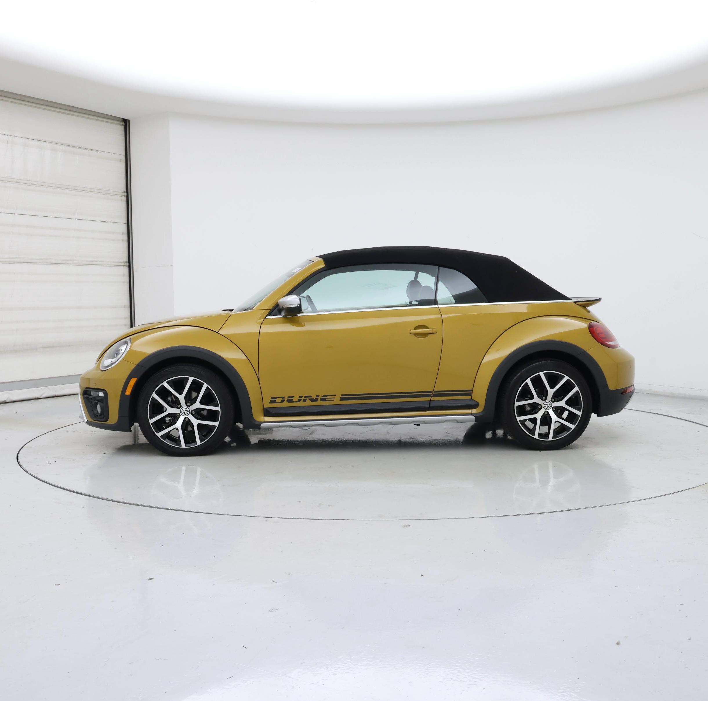 Thumbnail: 2017 Volkswagen Beetle - 3