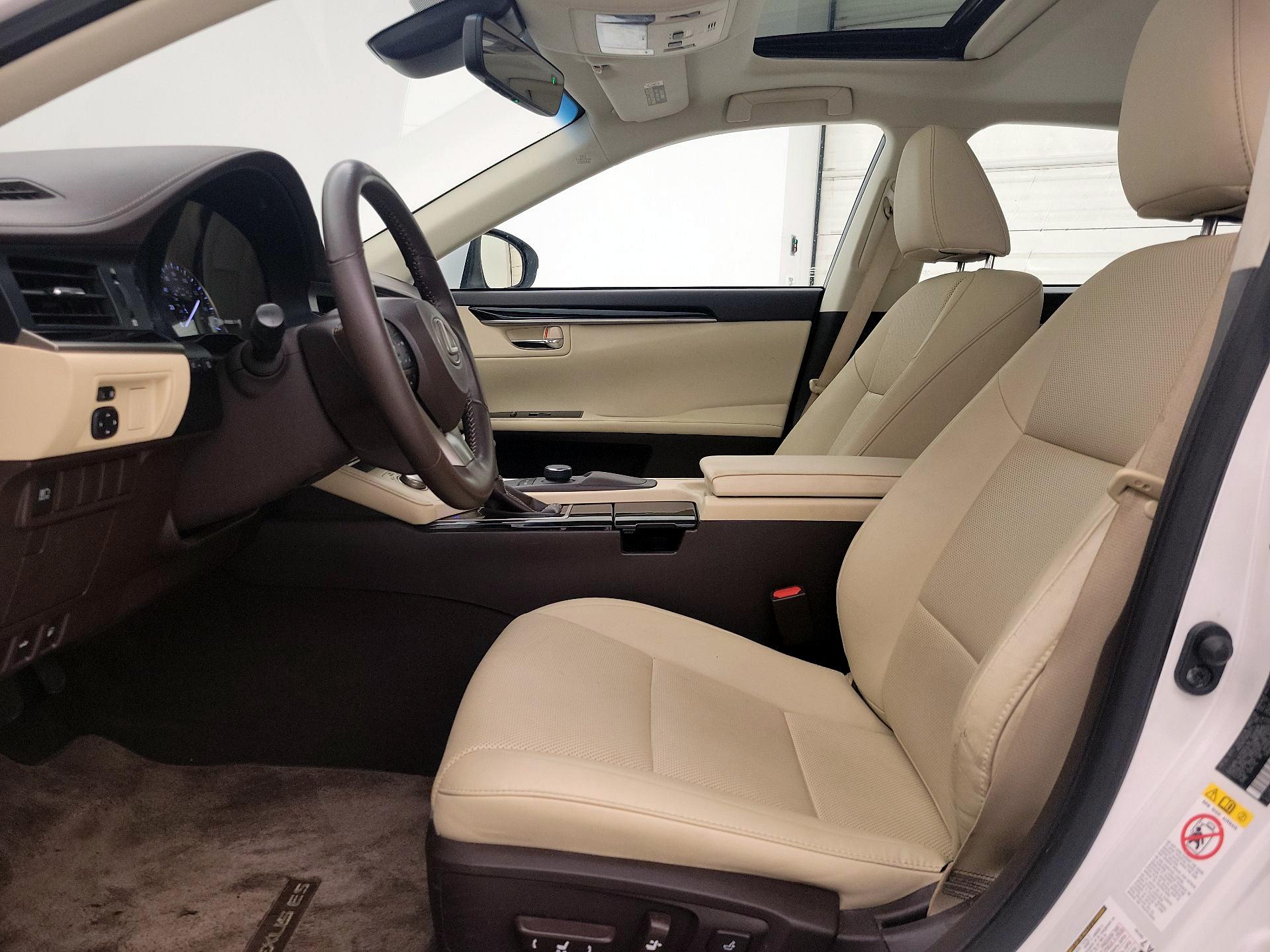 Thumbnail: 2017 Lexus ES - 11