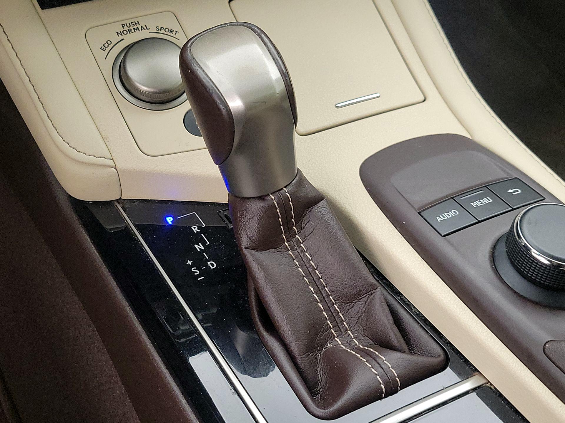 Thumbnail: 2017 Lexus ES - 17