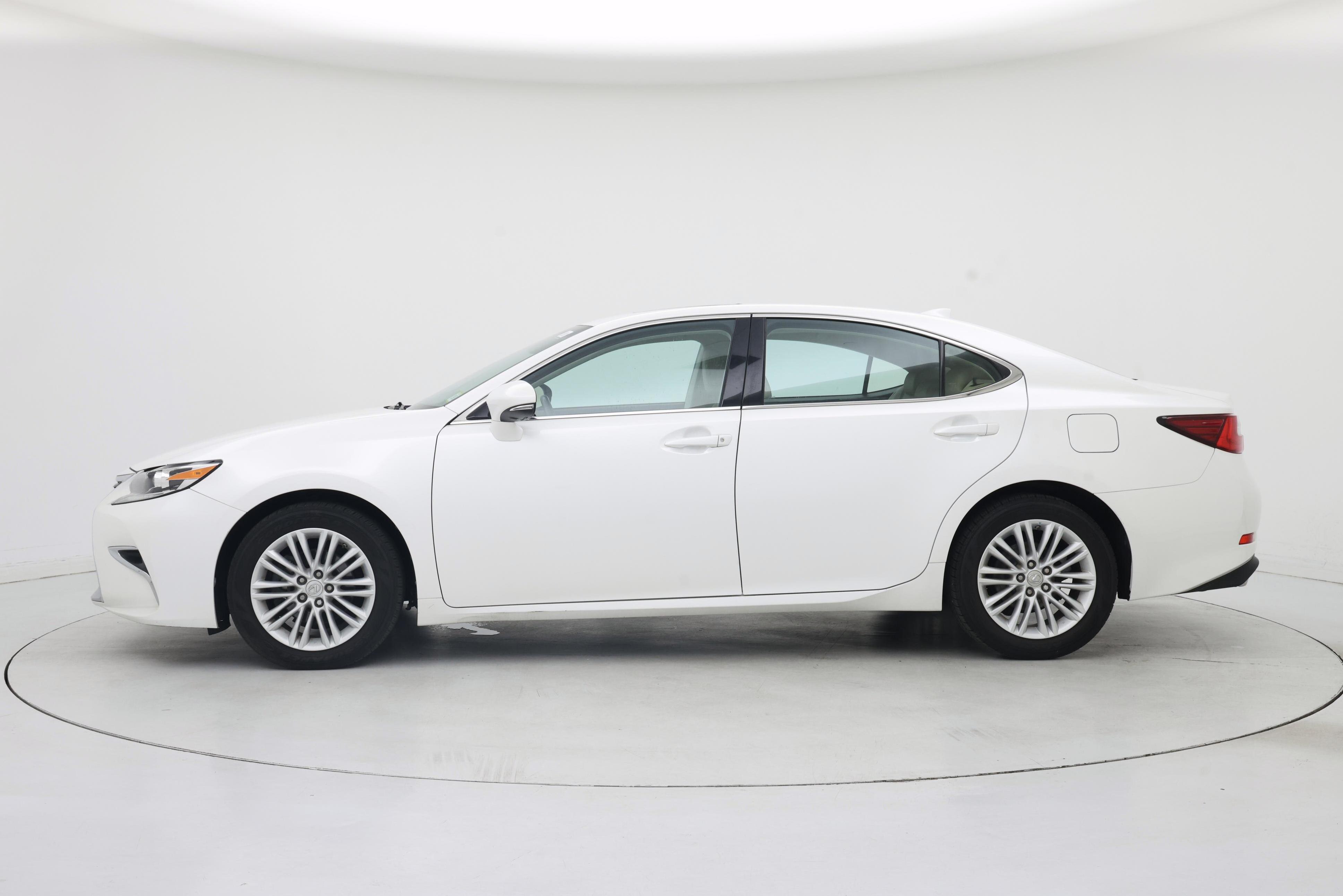 Thumbnail: 2017 Lexus ES - 3