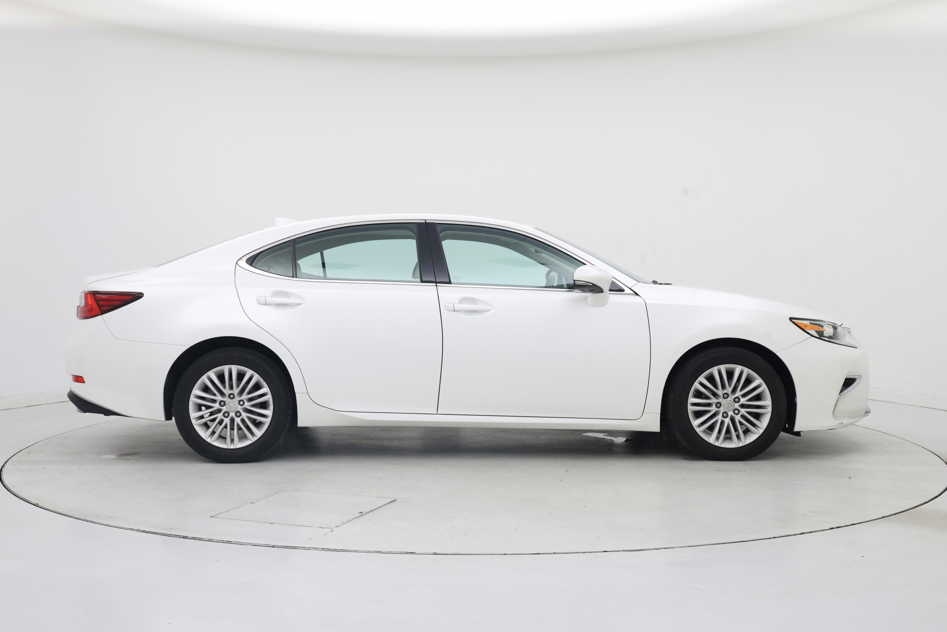 Thumbnail: 2017 Lexus ES - 7