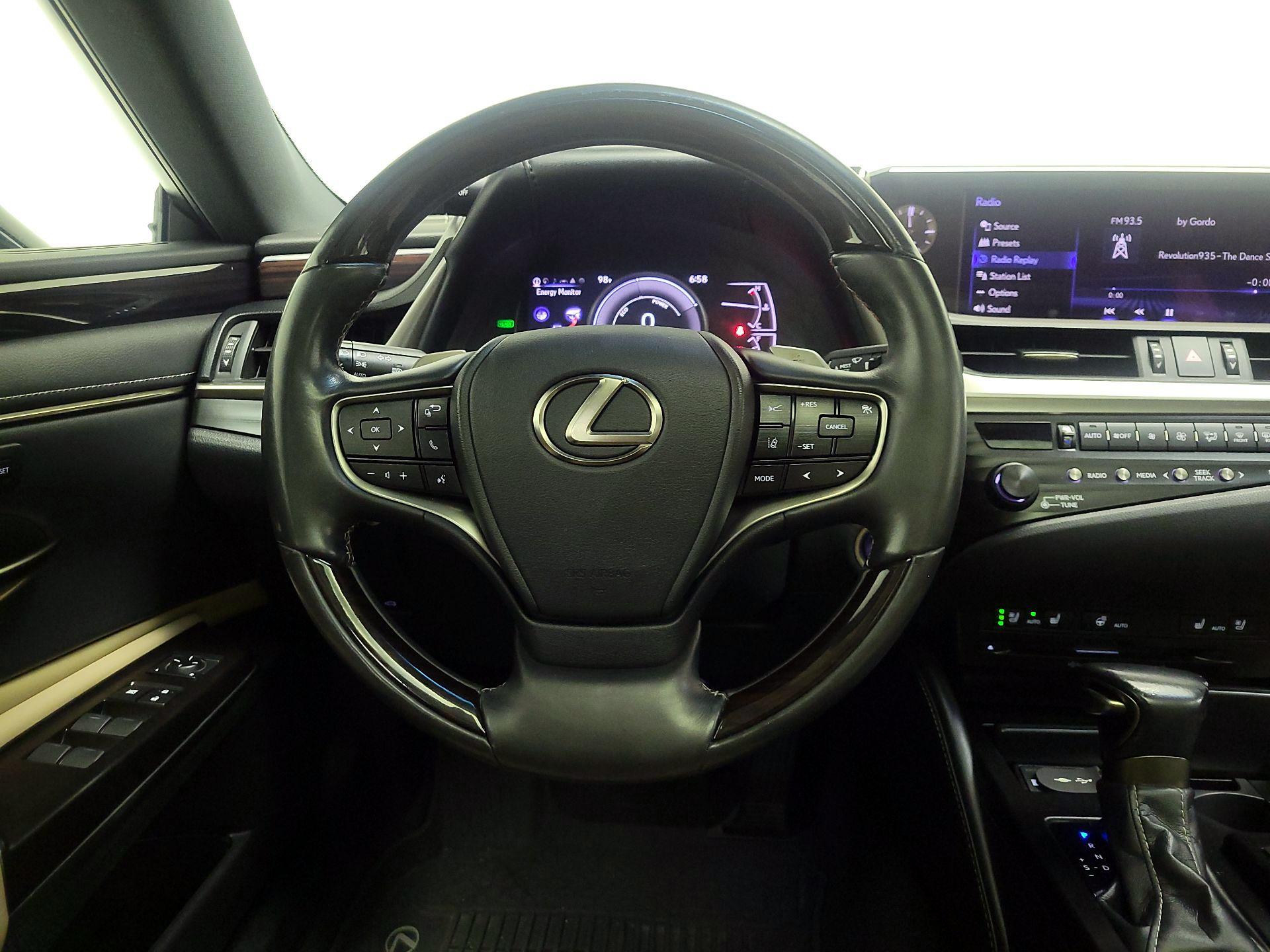 Thumbnail: 2019 Lexus ES - 10