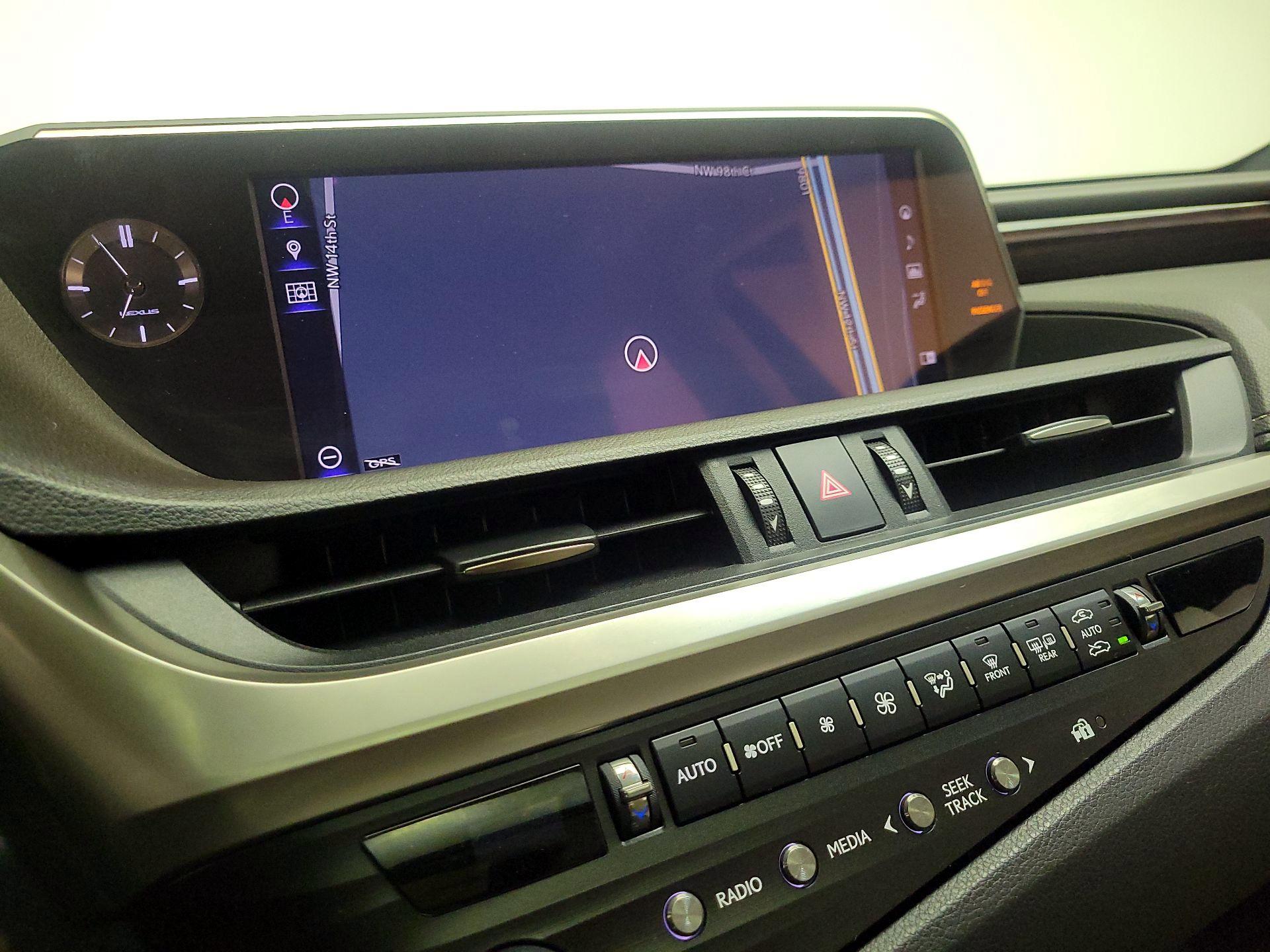 Thumbnail: 2019 Lexus ES - 14