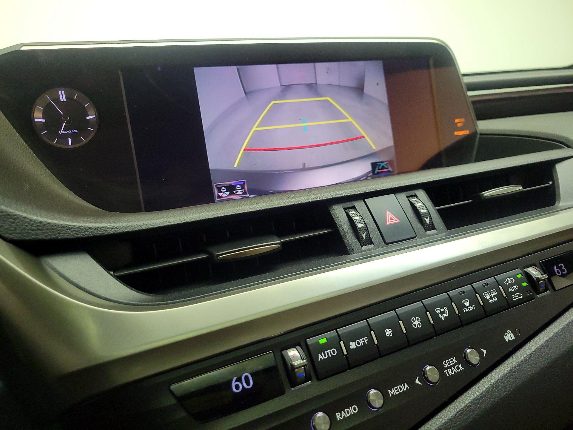 Thumbnail: 2019 Lexus ES - 15
