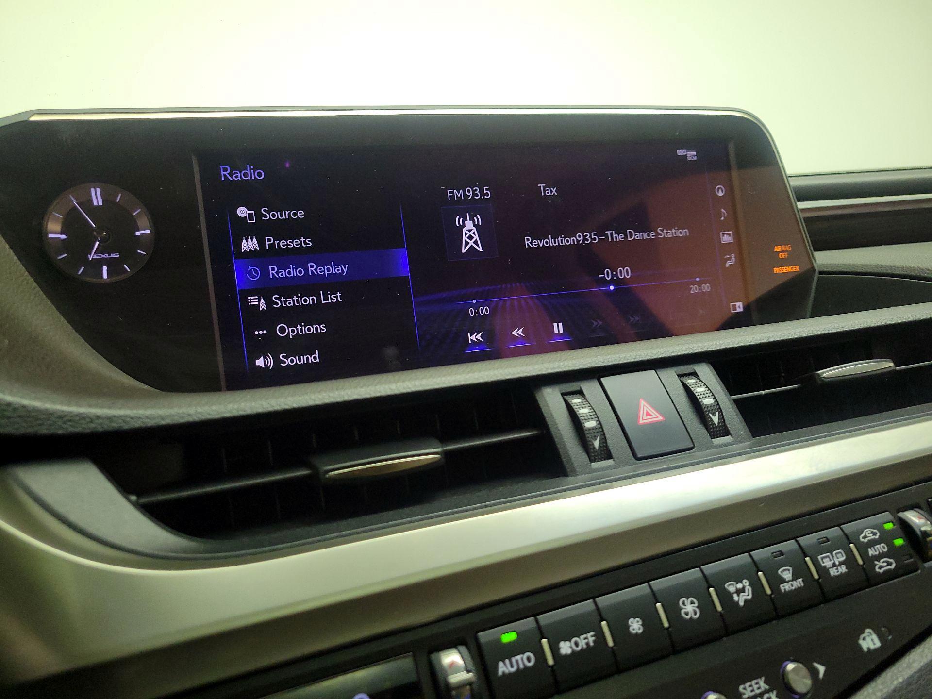 Thumbnail: 2019 Lexus ES - 16