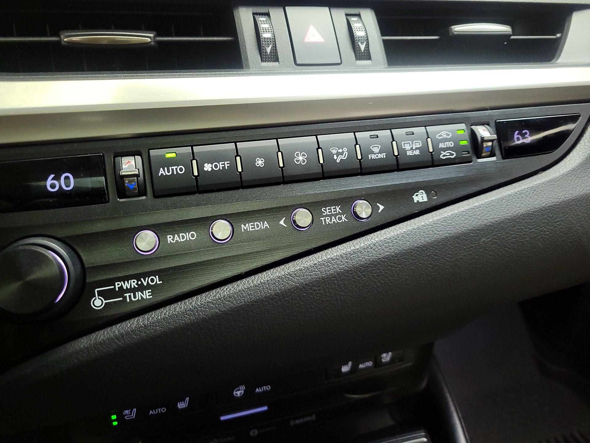 Thumbnail: 2019 Lexus ES - 17