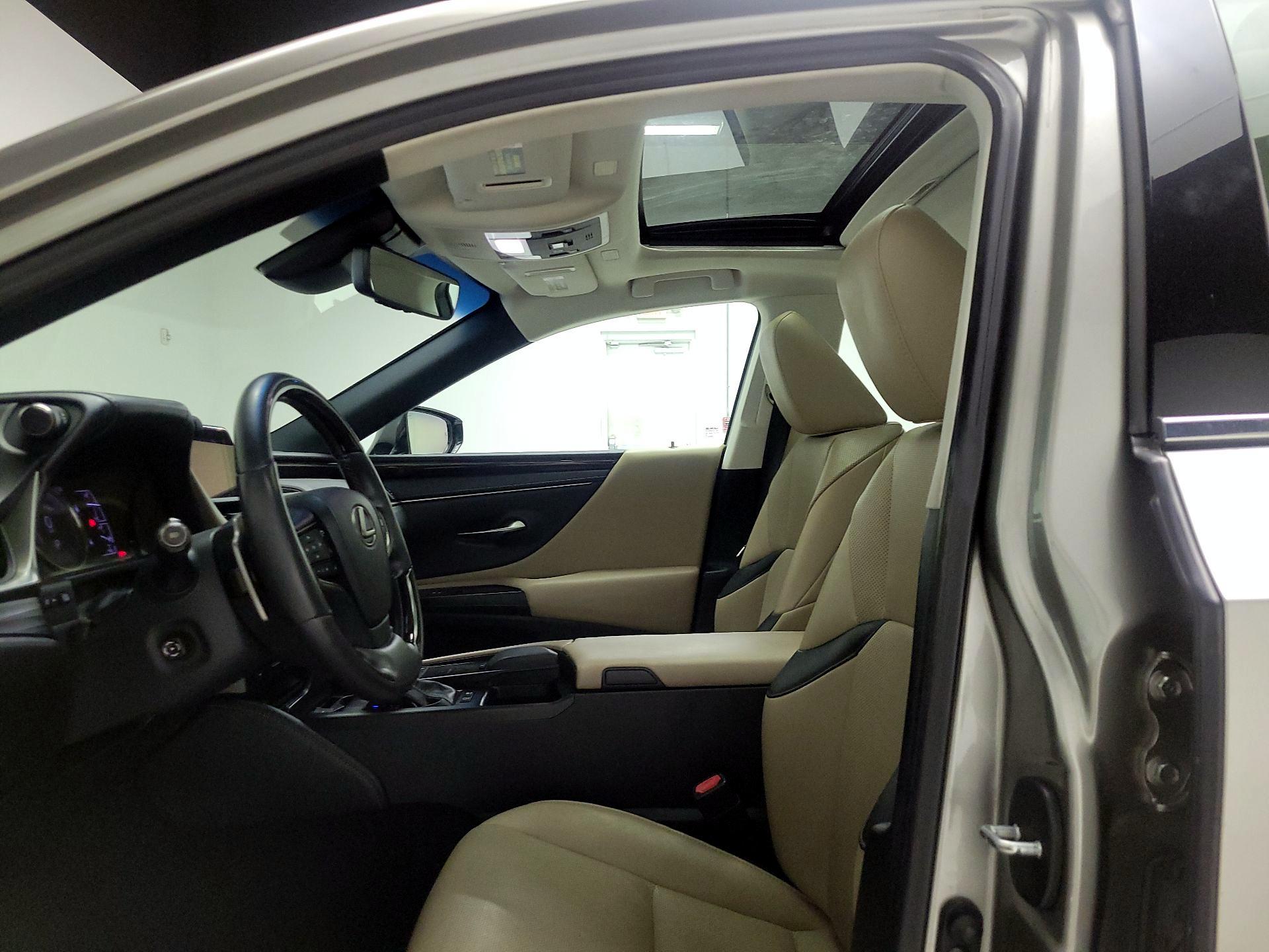 Thumbnail: 2019 Lexus ES - 20