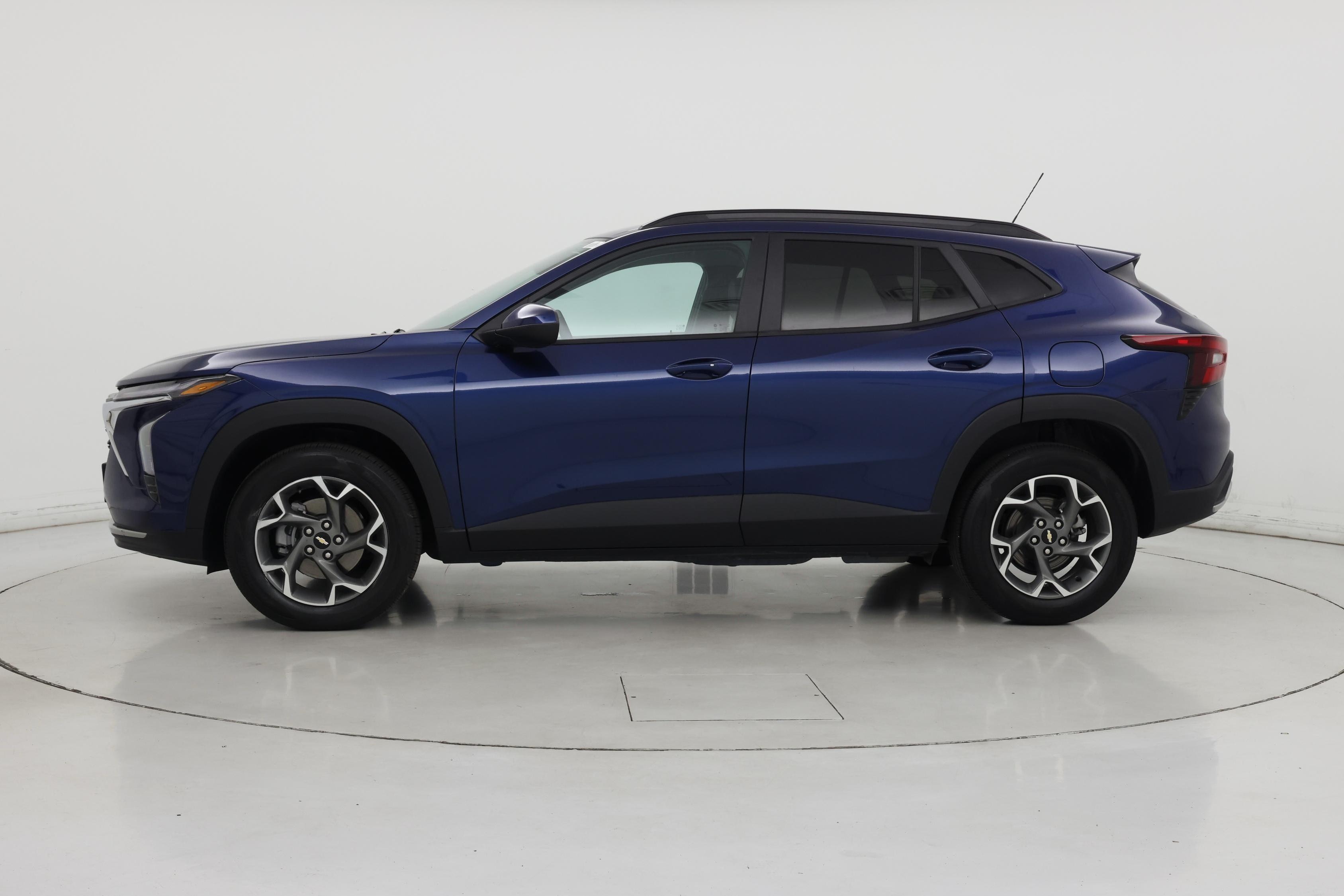 Thumbnail: 2024 Chevrolet Trax - 3