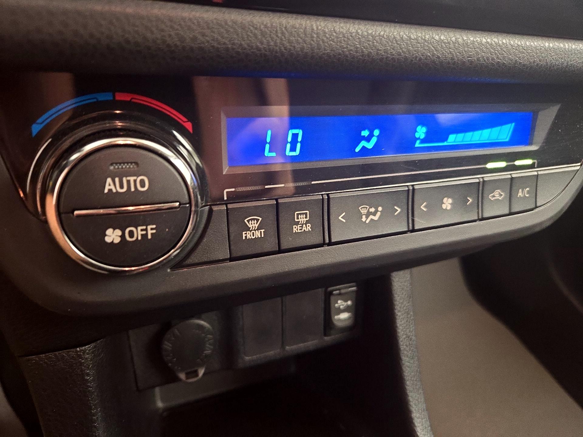 Thumbnail: 2014 Toyota Corolla - 16