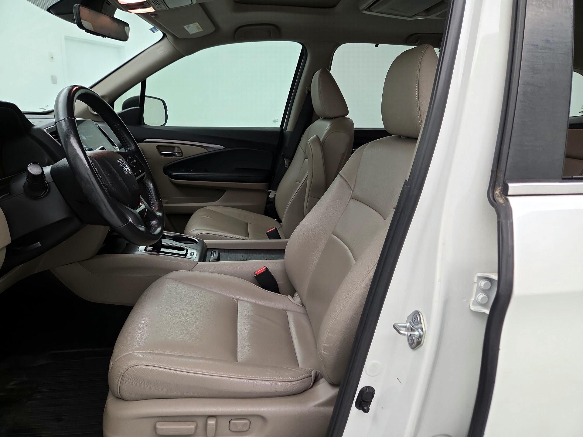 Thumbnail: 2019 Honda Pilot - 11