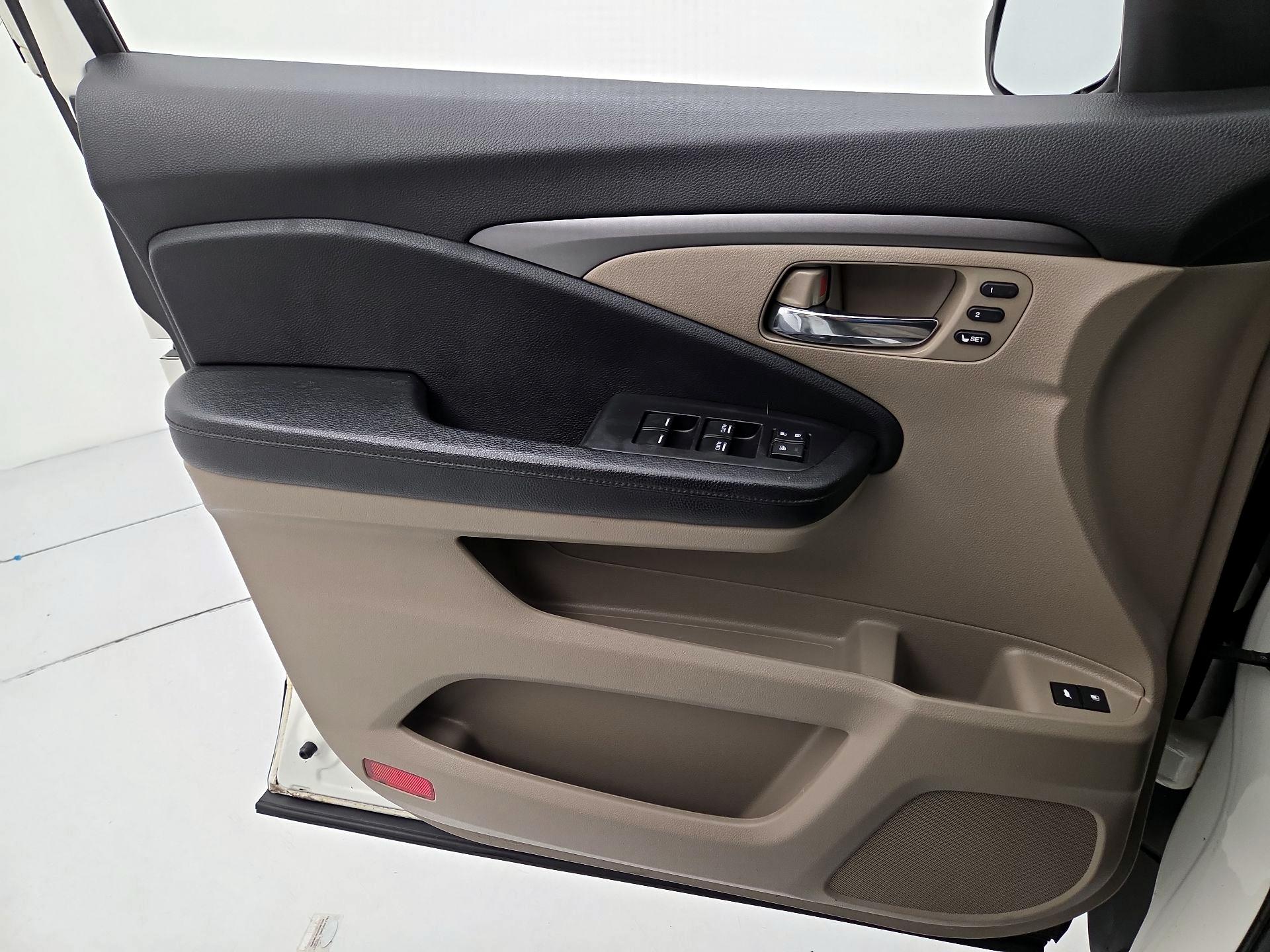 Thumbnail: 2019 Honda Pilot - 12
