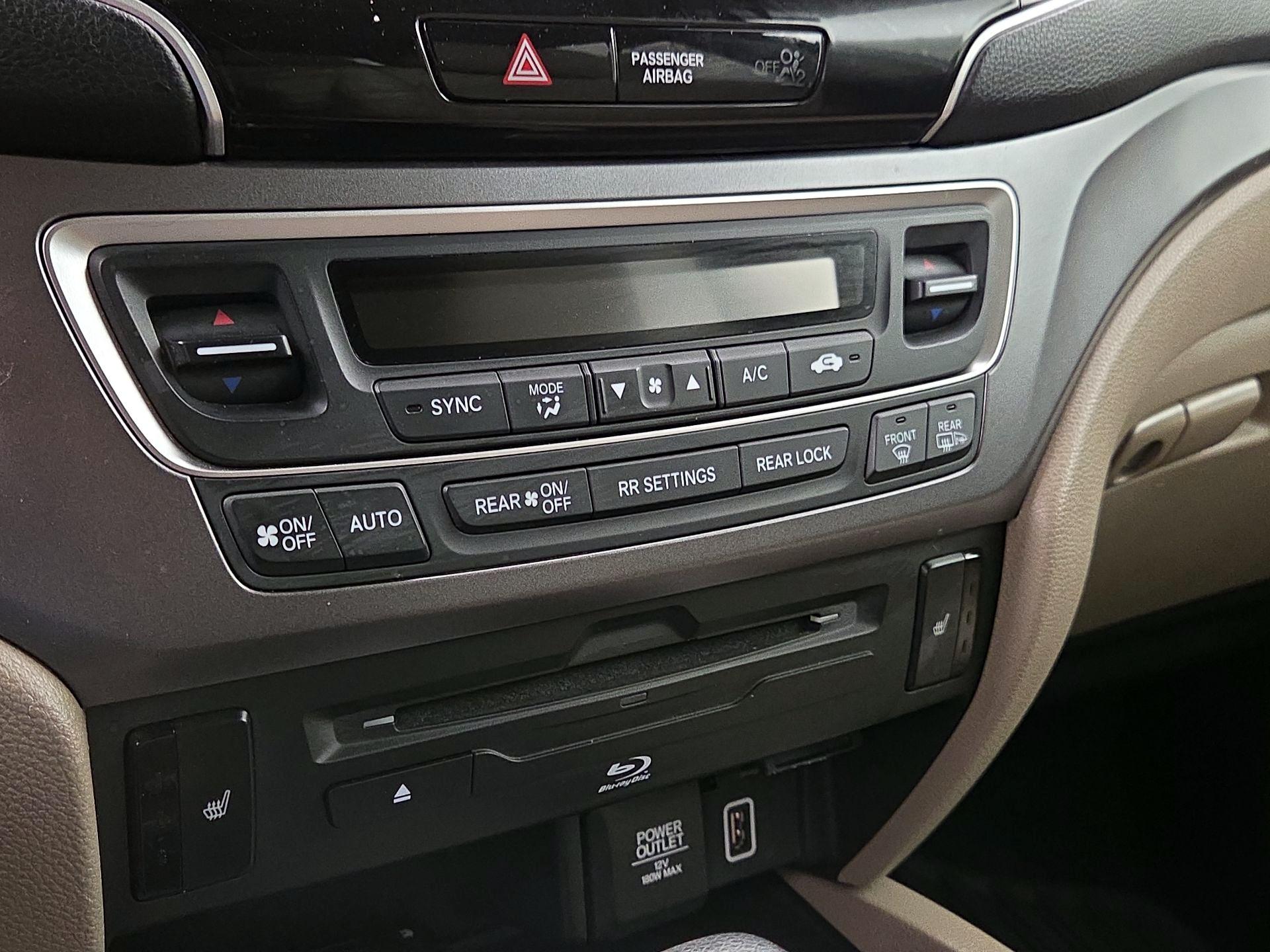 Thumbnail: 2019 Honda Pilot - 16