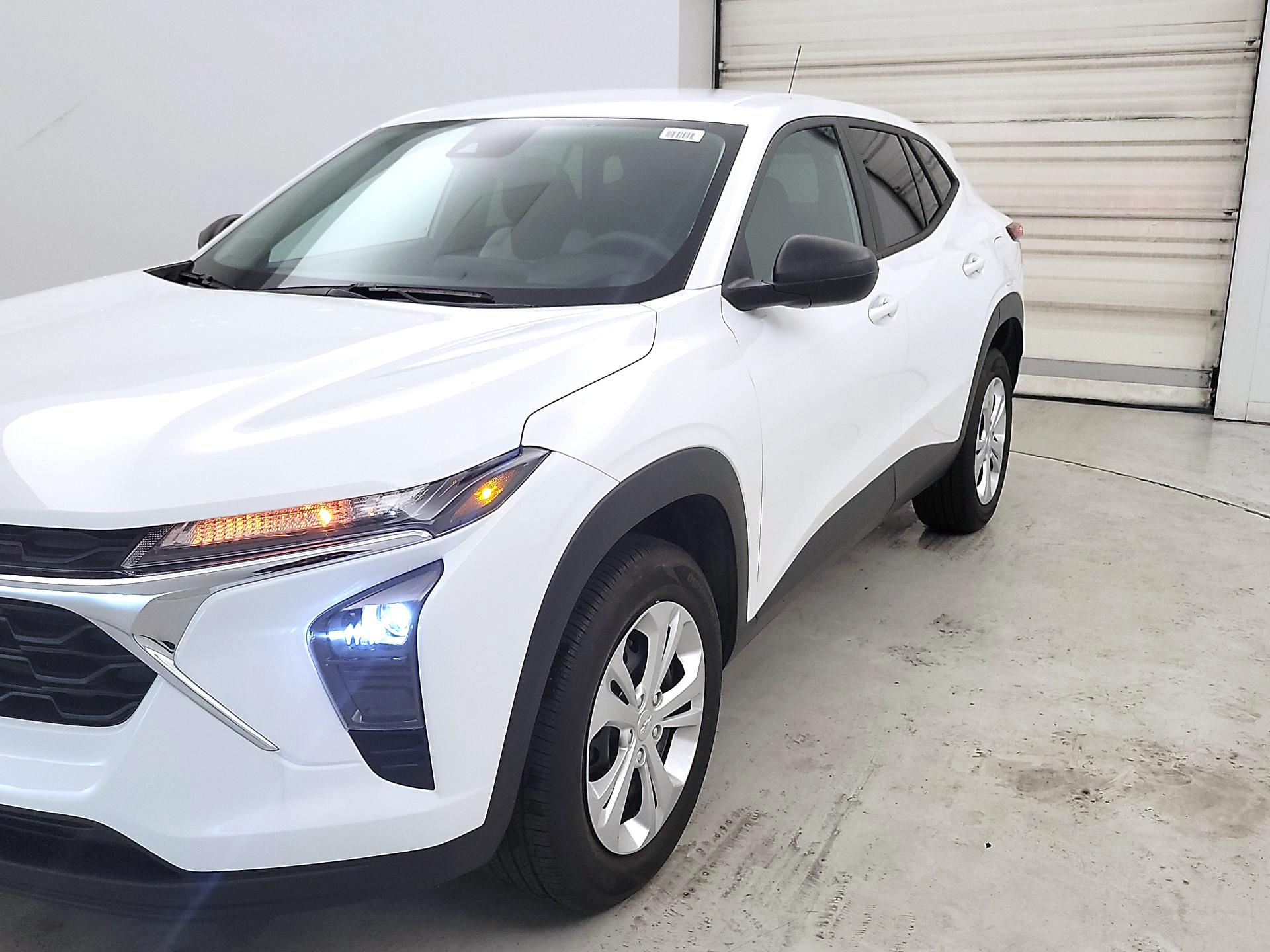 Thumbnail: 2024 Chevrolet Trax - 3