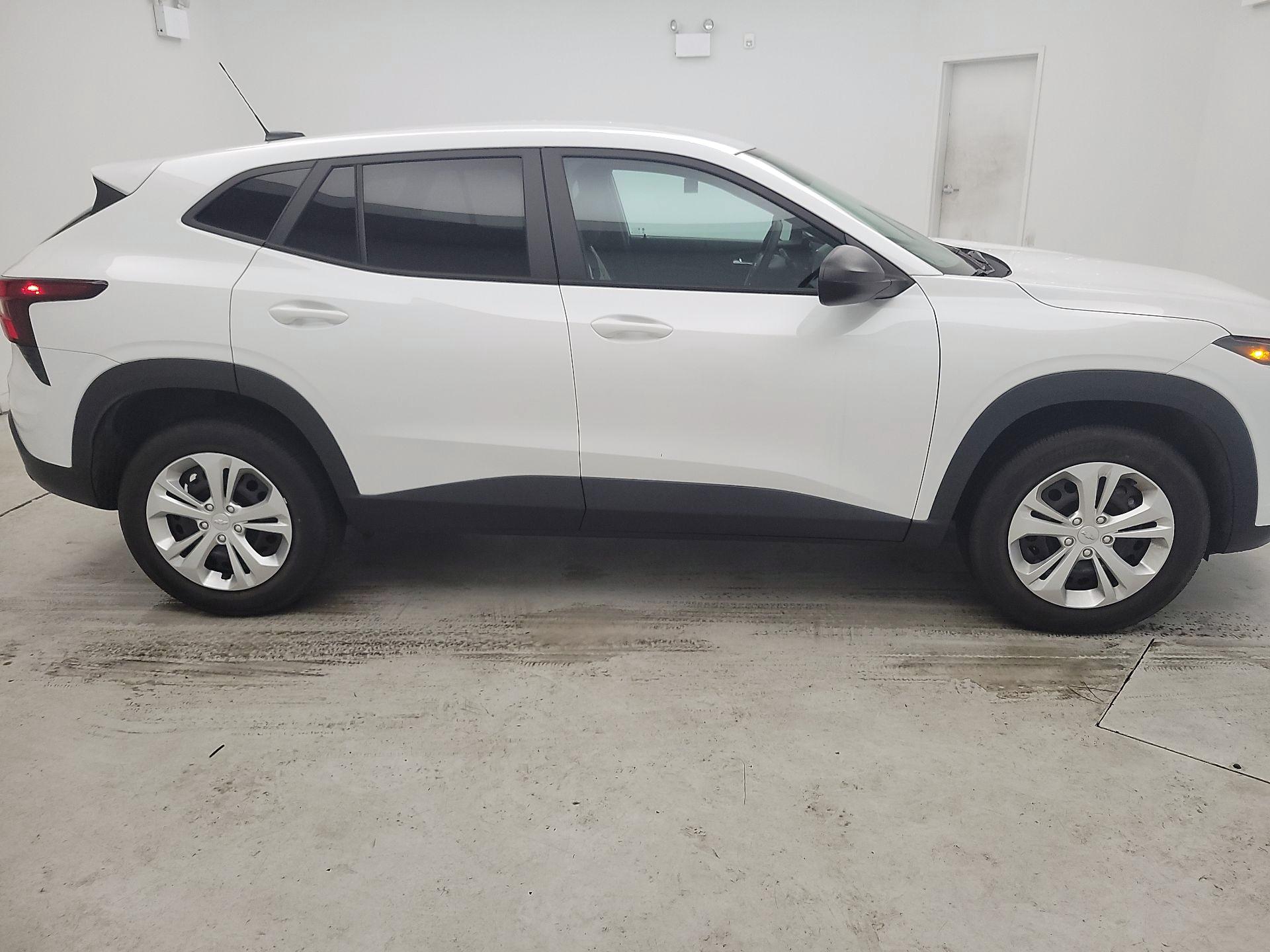 Thumbnail: 2024 Chevrolet Trax - 4