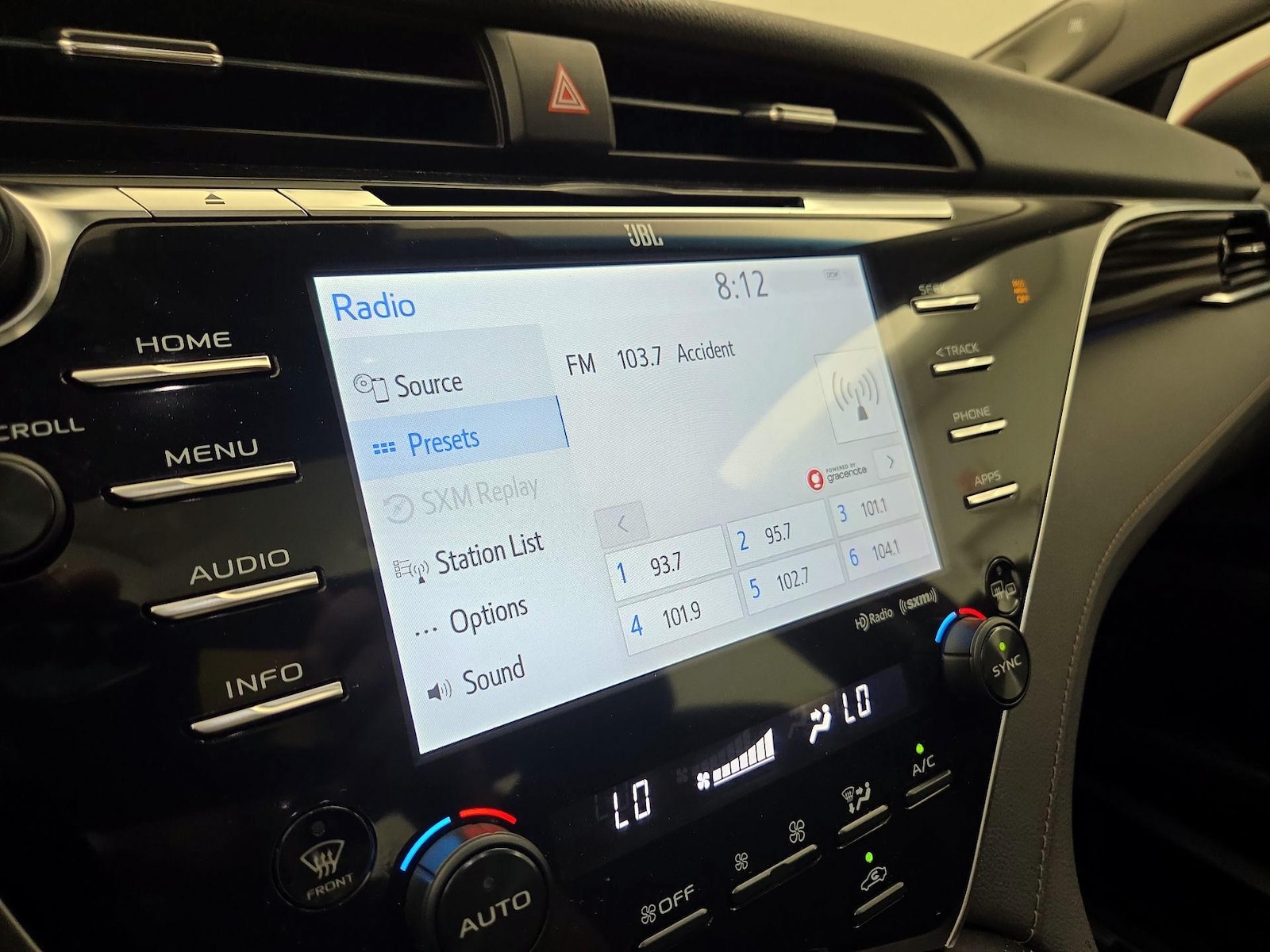 2018 Toyota Camry XLE - Photo 16