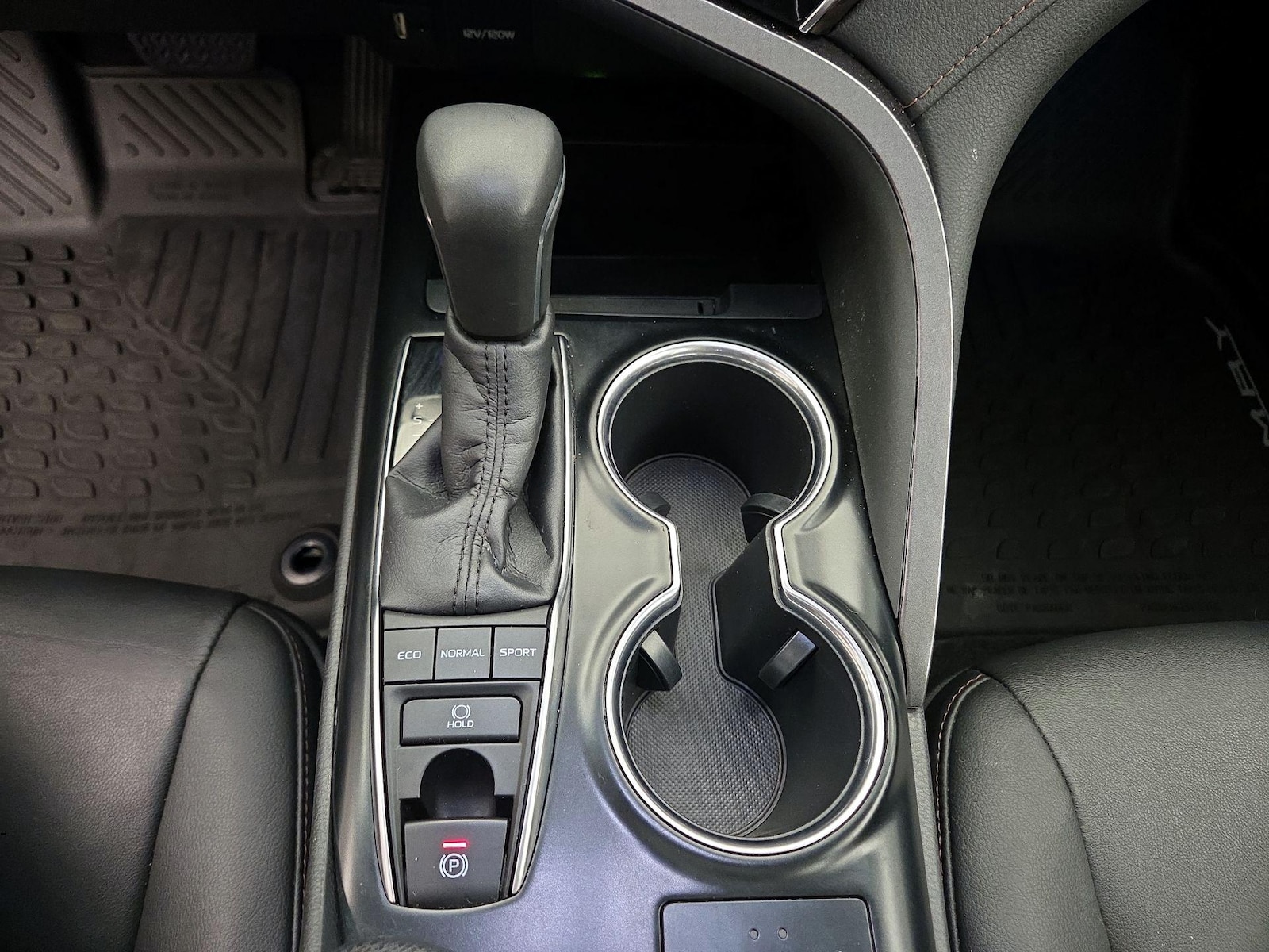 2018 Toyota Camry XLE - Photo 18