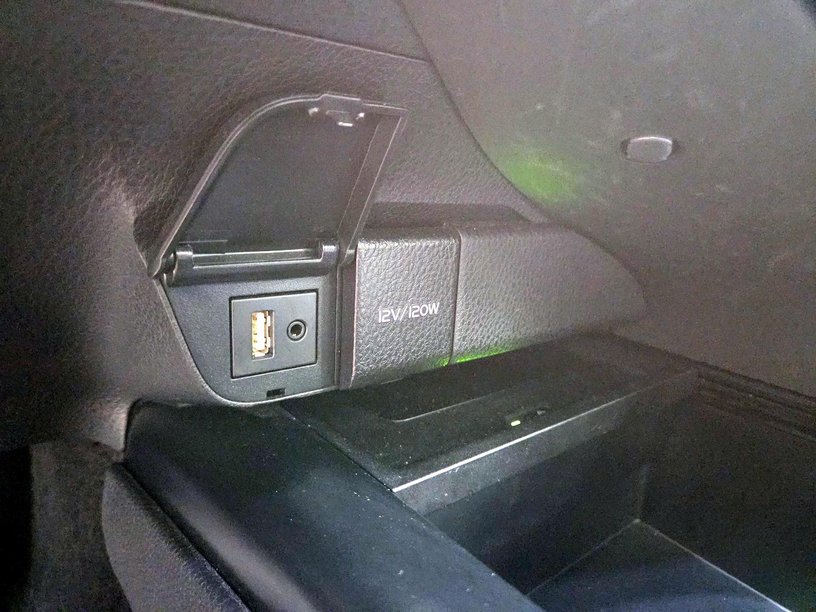 2018 Toyota Camry XLE - Photo 19